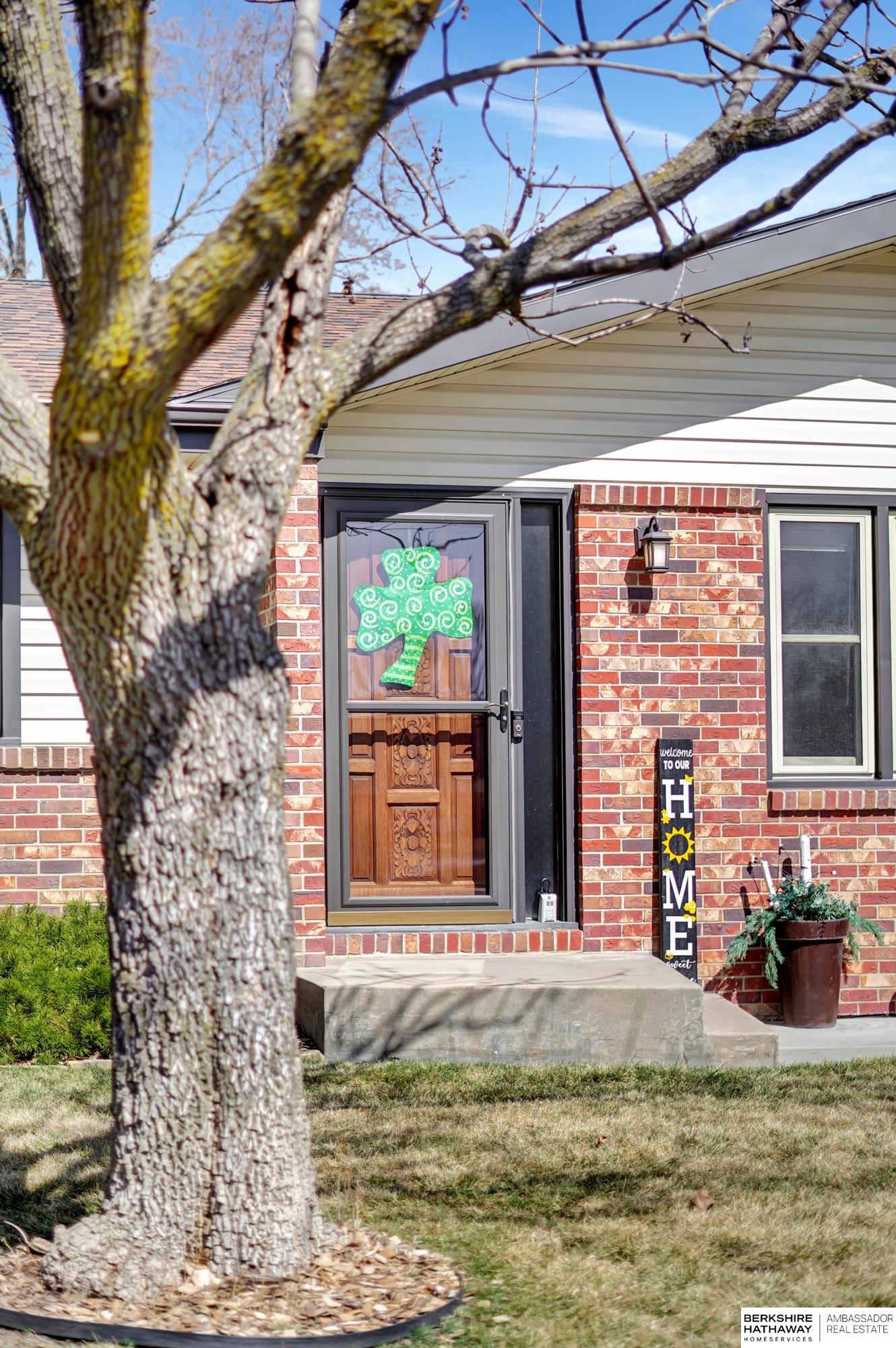 Lincoln, Nebraska 68516, United States, 3 Bedrooms Bedrooms, ,2 BathroomsBathrooms,Residential,Pending,92172