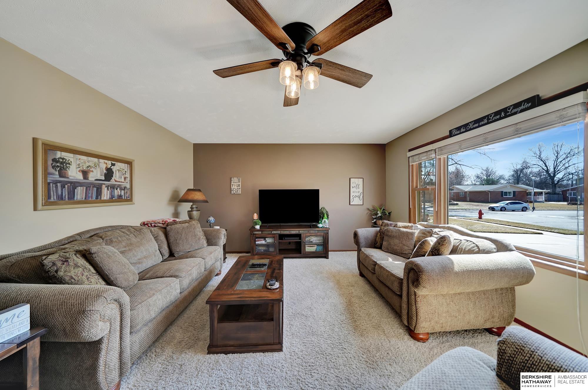 Lincoln, Nebraska 68516, United States, 3 Bedrooms Bedrooms, ,2 BathroomsBathrooms,Residential,Pending,92172