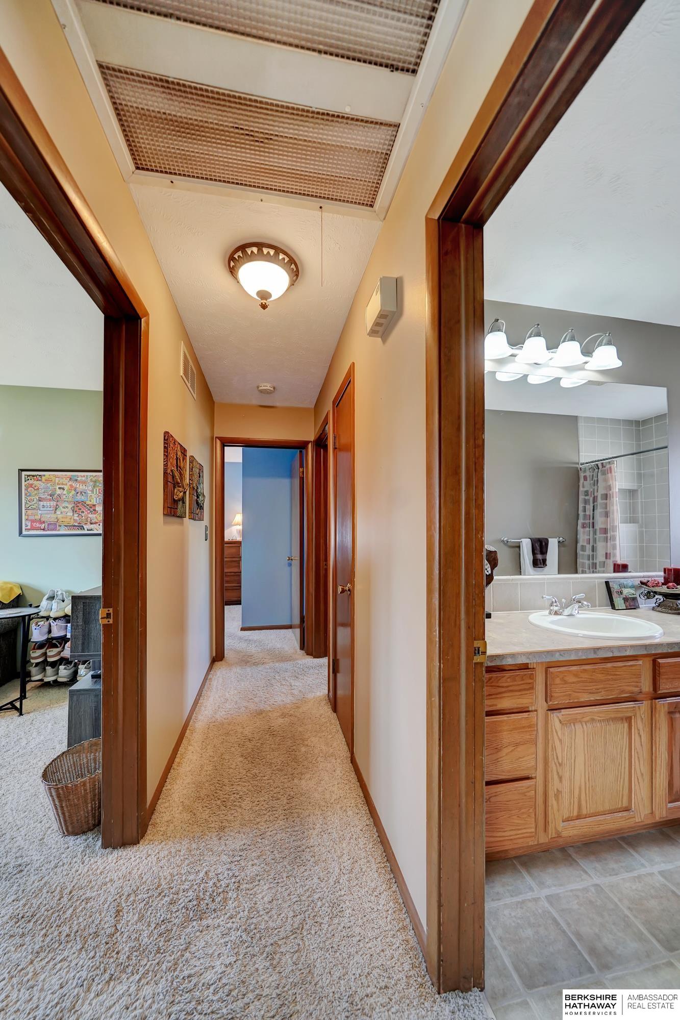 Lincoln, Nebraska 68516, United States, 3 Bedrooms Bedrooms, ,2 BathroomsBathrooms,Residential,Pending,92172