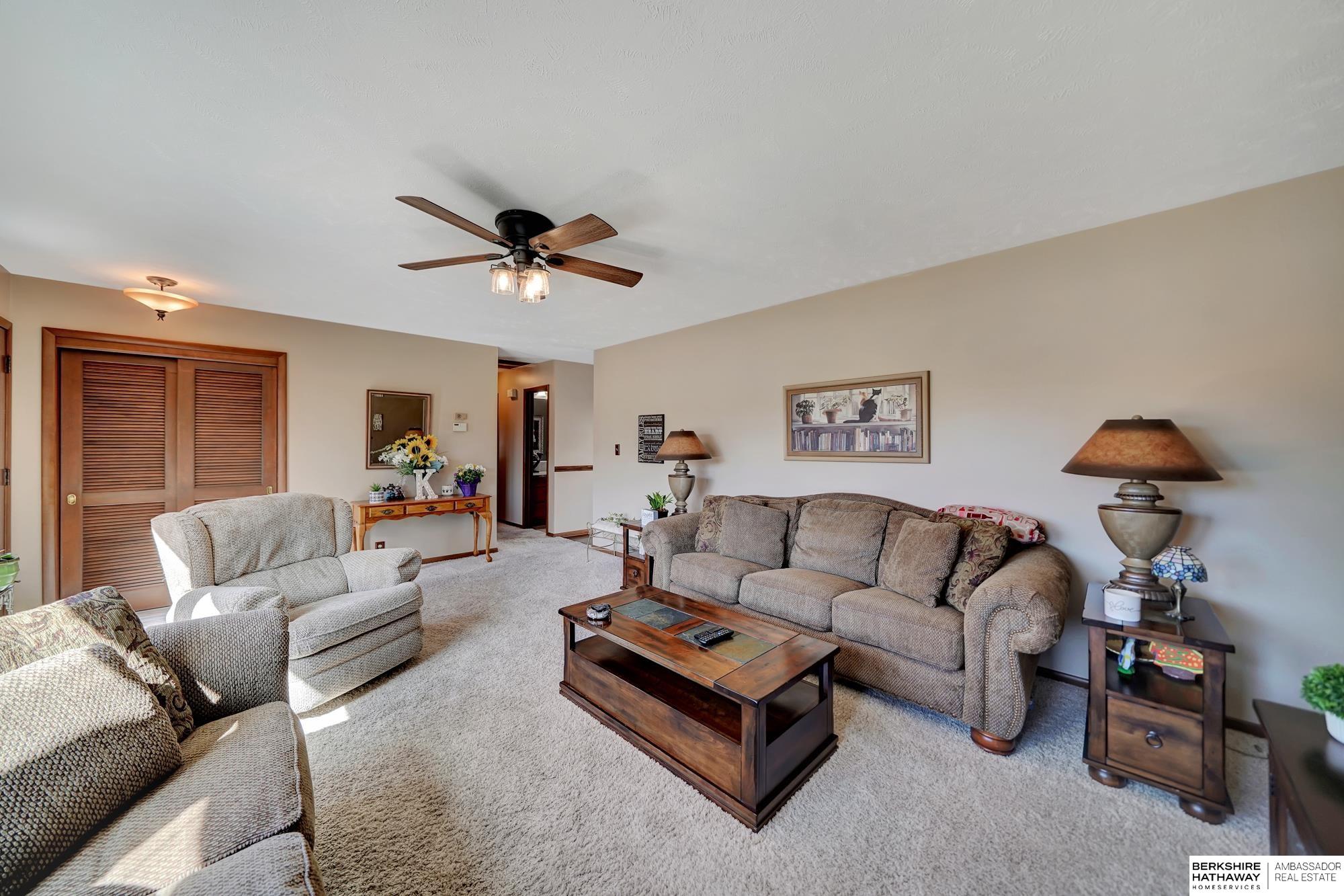 Lincoln, Nebraska 68516, United States, 3 Bedrooms Bedrooms, ,2 BathroomsBathrooms,Residential,Pending,92172