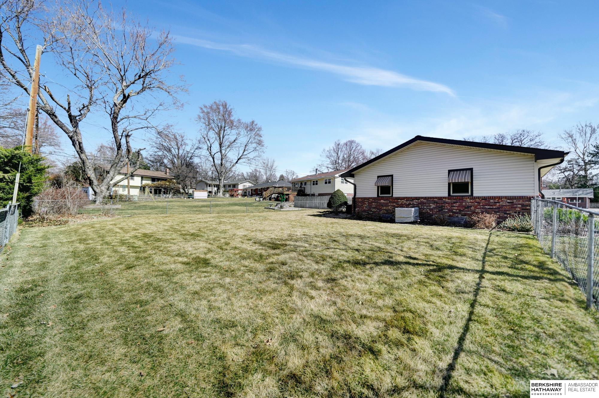 Lincoln, Nebraska 68516, United States, 3 Bedrooms Bedrooms, ,2 BathroomsBathrooms,Residential,Pending,92172