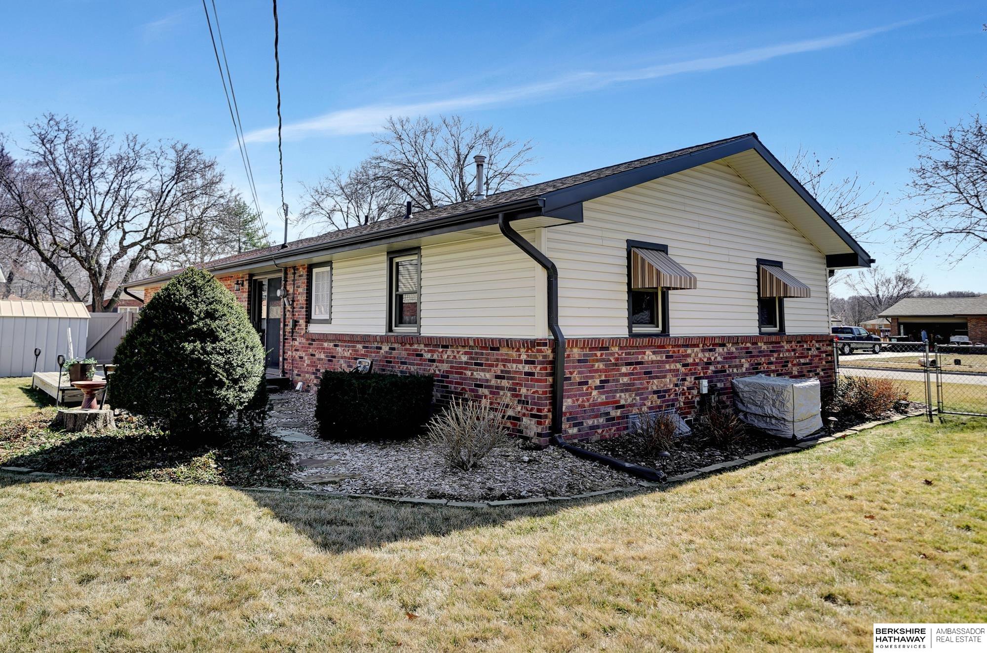 Lincoln, Nebraska 68516, United States, 3 Bedrooms Bedrooms, ,2 BathroomsBathrooms,Residential,Pending,92172