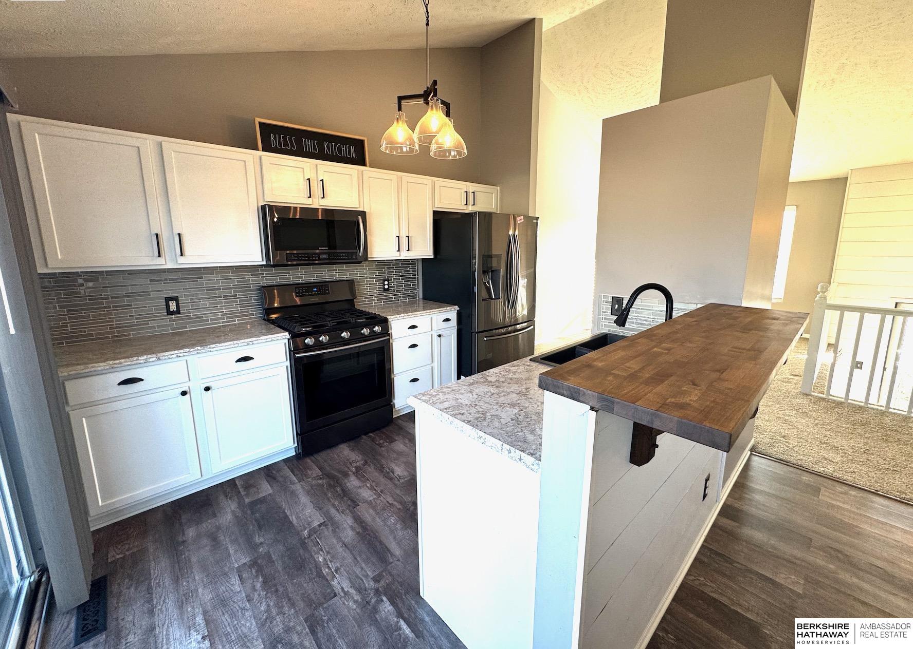 Omaha, Nebraska 68136, United States, 3 Bedrooms Bedrooms, ,2 BathroomsBathrooms,Residential,Pending,12667