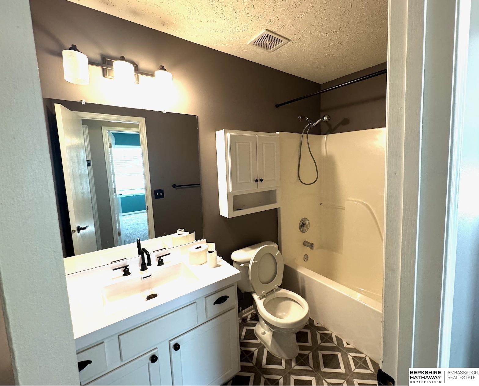 Omaha, Nebraska 68136, United States, 3 Bedrooms Bedrooms, ,2 BathroomsBathrooms,Residential,Pending,12667