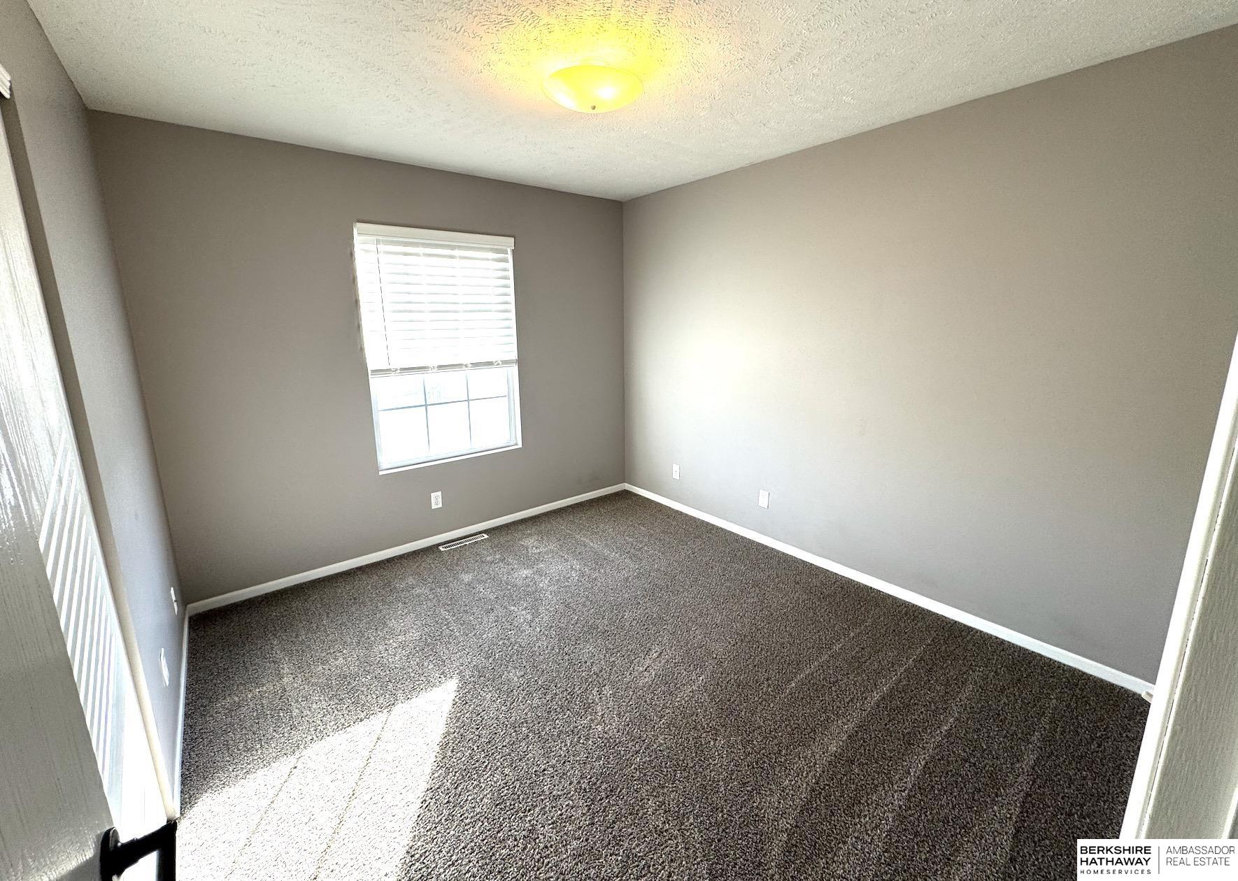 Omaha, Nebraska 68136, United States, 3 Bedrooms Bedrooms, ,2 BathroomsBathrooms,Residential,Pending,12667