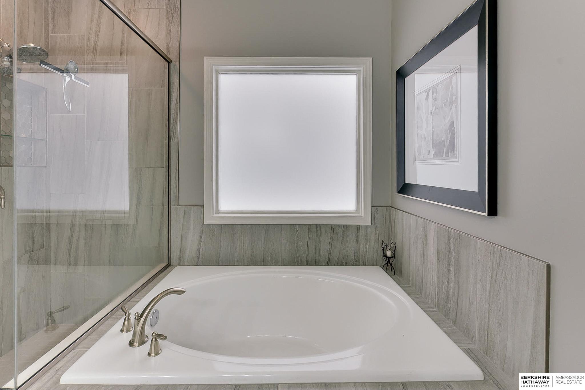 Omaha, Nebraska 68116, United States, 3 Bedrooms Bedrooms, ,3 BathroomsBathrooms,Residential,Active,92433