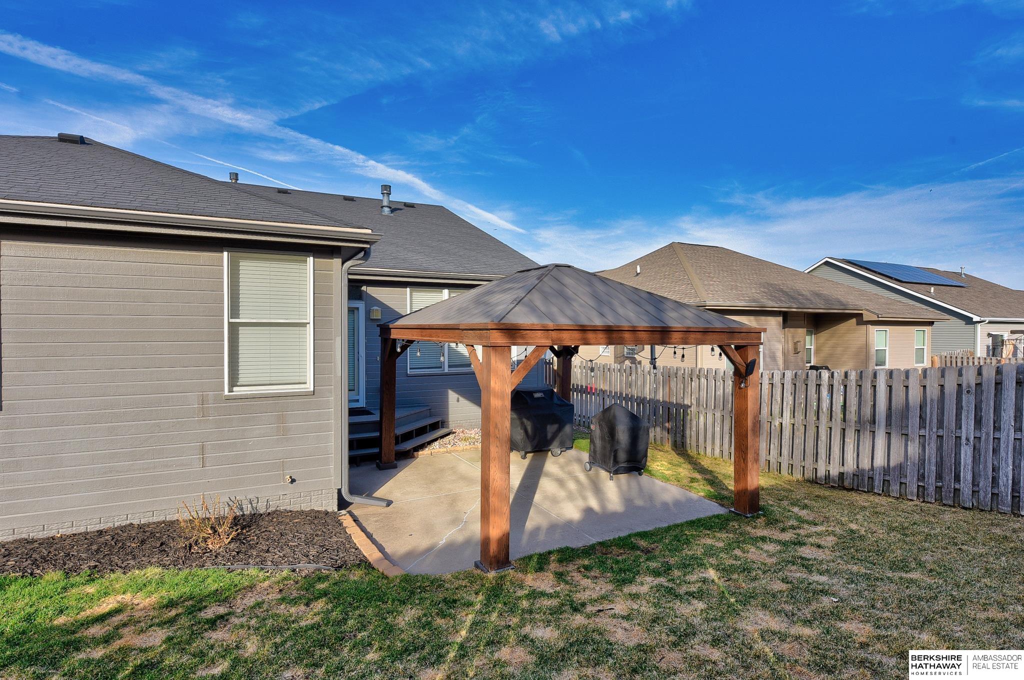 Omaha, Nebraska 68116, United States, 3 Bedrooms Bedrooms, ,3 BathroomsBathrooms,Residential,Active,92433