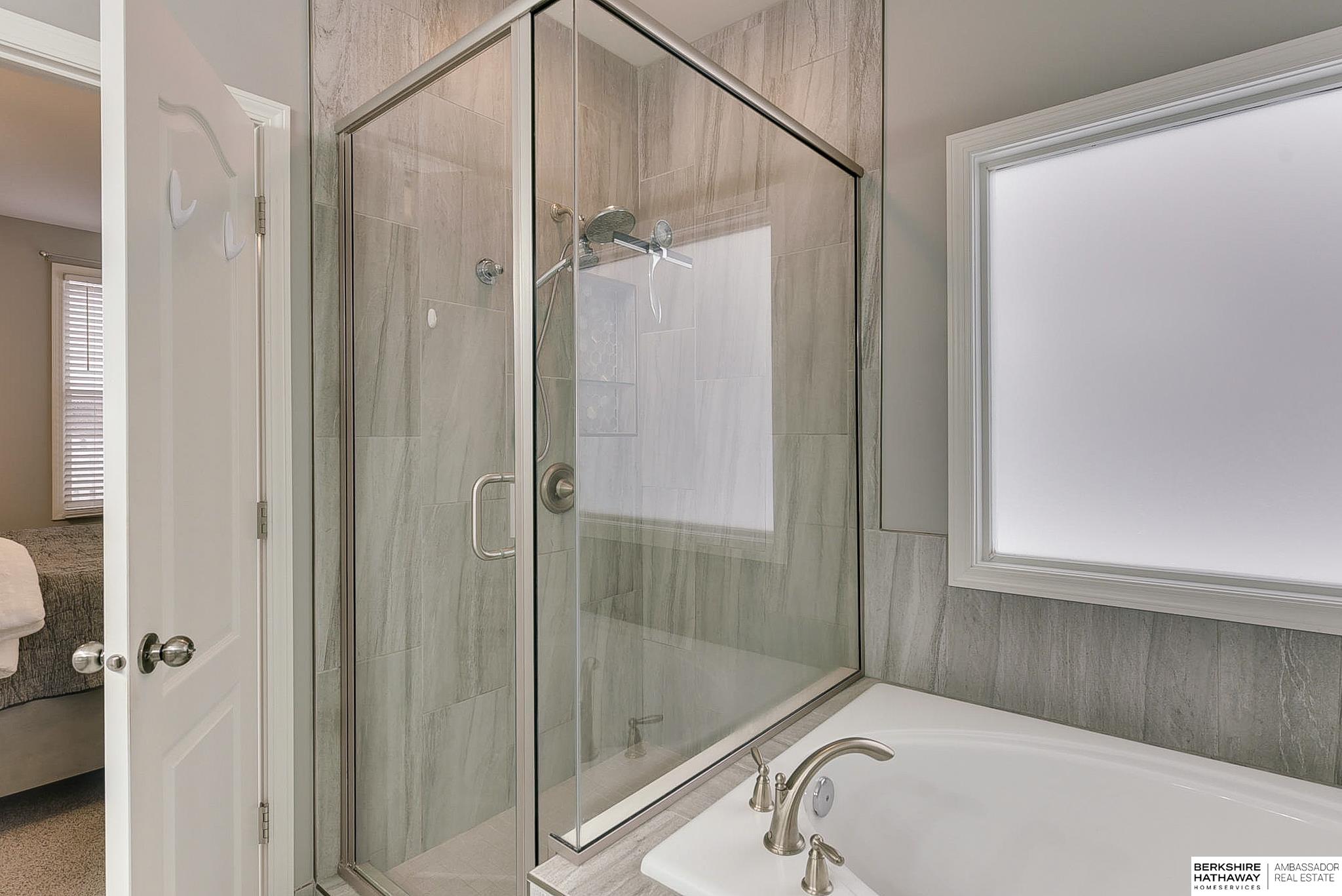 Omaha, Nebraska 68116, United States, 3 Bedrooms Bedrooms, ,3 BathroomsBathrooms,Residential,Active,92433