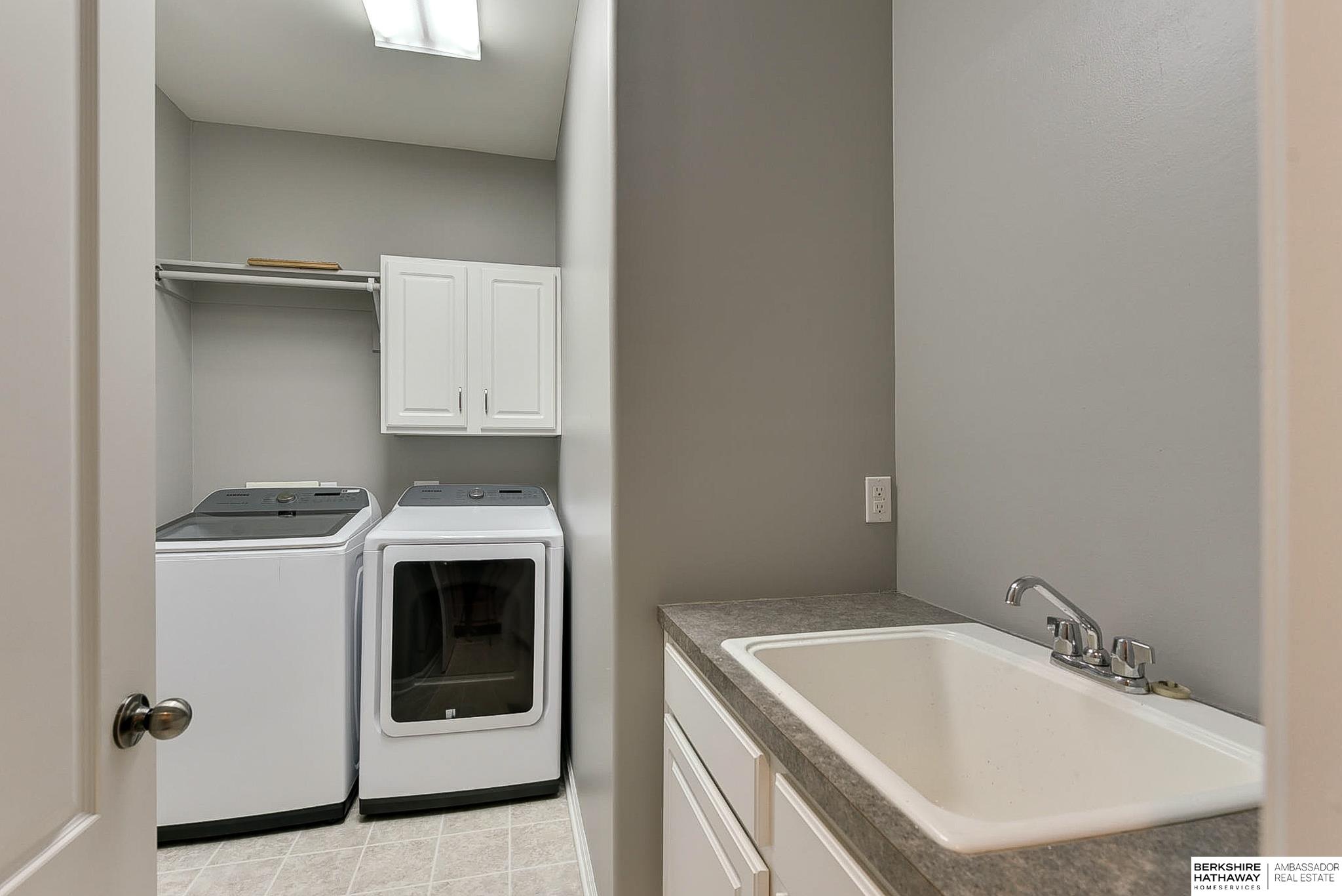 Omaha, Nebraska 68116, United States, 3 Bedrooms Bedrooms, ,3 BathroomsBathrooms,Residential,Active,92433