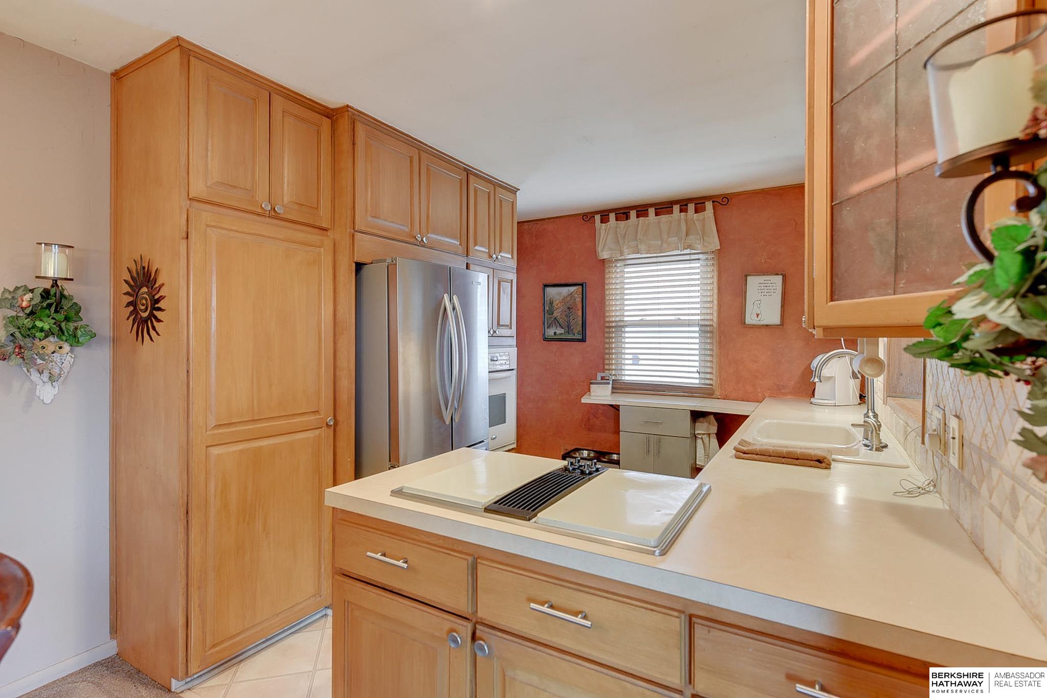 Omaha, Nebraska 68124, United States, 3 Bedrooms Bedrooms, ,2 BathroomsBathrooms,Residential,Pending,16376