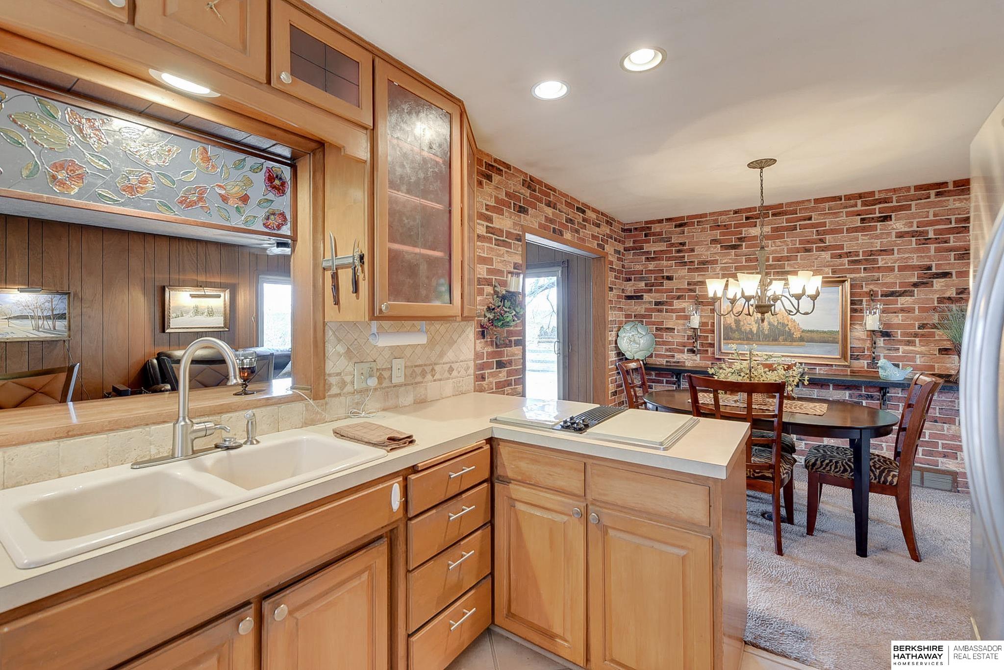 Omaha, Nebraska 68124, United States, 3 Bedrooms Bedrooms, ,2 BathroomsBathrooms,Residential,Pending,16376