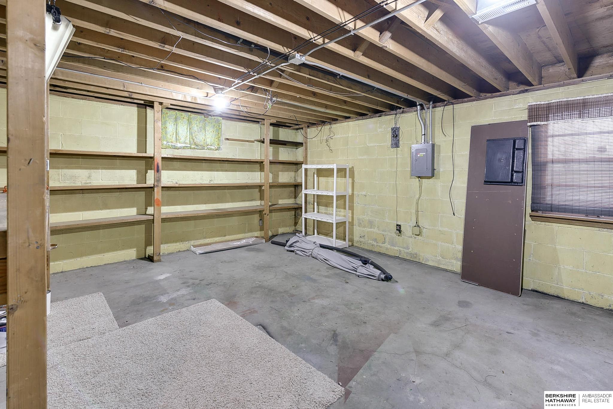 Omaha, Nebraska 68124, United States, 3 Bedrooms Bedrooms, ,2 BathroomsBathrooms,Residential,Pending,16376