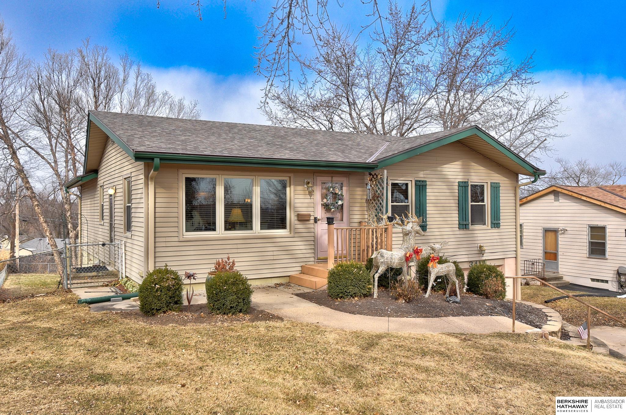 Omaha, Nebraska 68124, United States, 3 Bedrooms Bedrooms, ,2 BathroomsBathrooms,Residential,Pending,16376