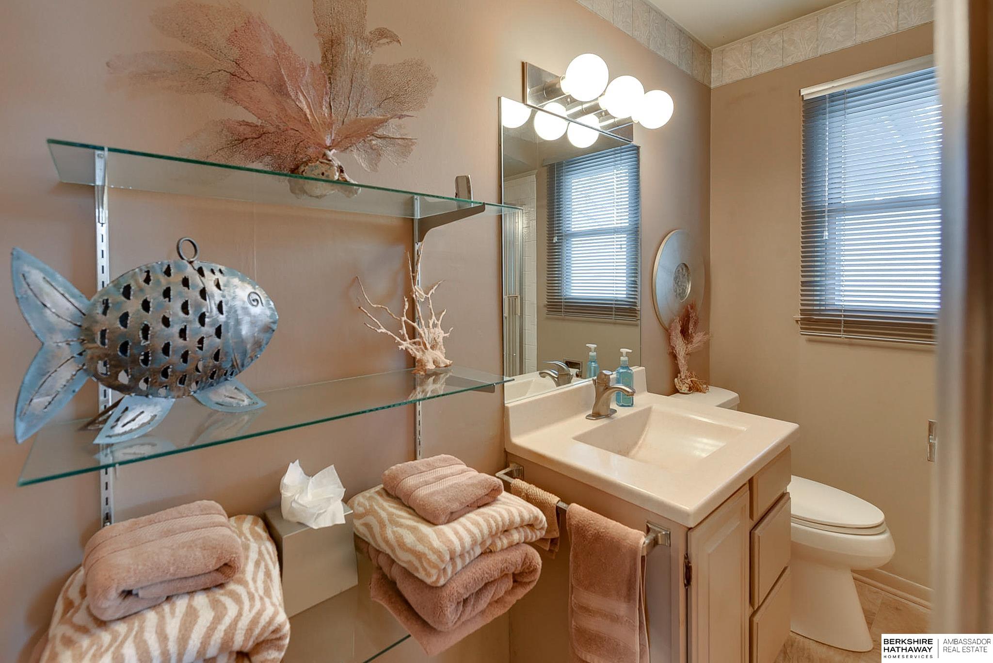 Omaha, Nebraska 68124, United States, 3 Bedrooms Bedrooms, ,2 BathroomsBathrooms,Residential,Pending,16376