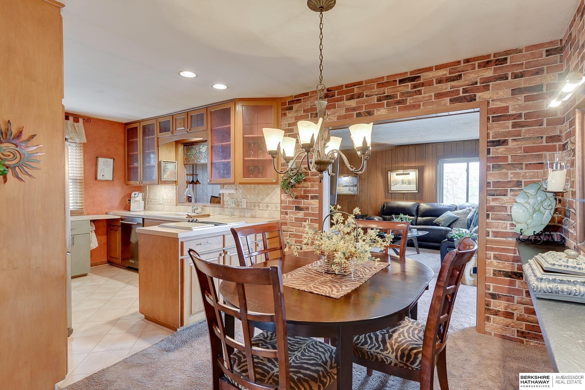 Omaha, Nebraska 68124, United States, 3 Bedrooms Bedrooms, ,2 BathroomsBathrooms,Residential,Pending,16376