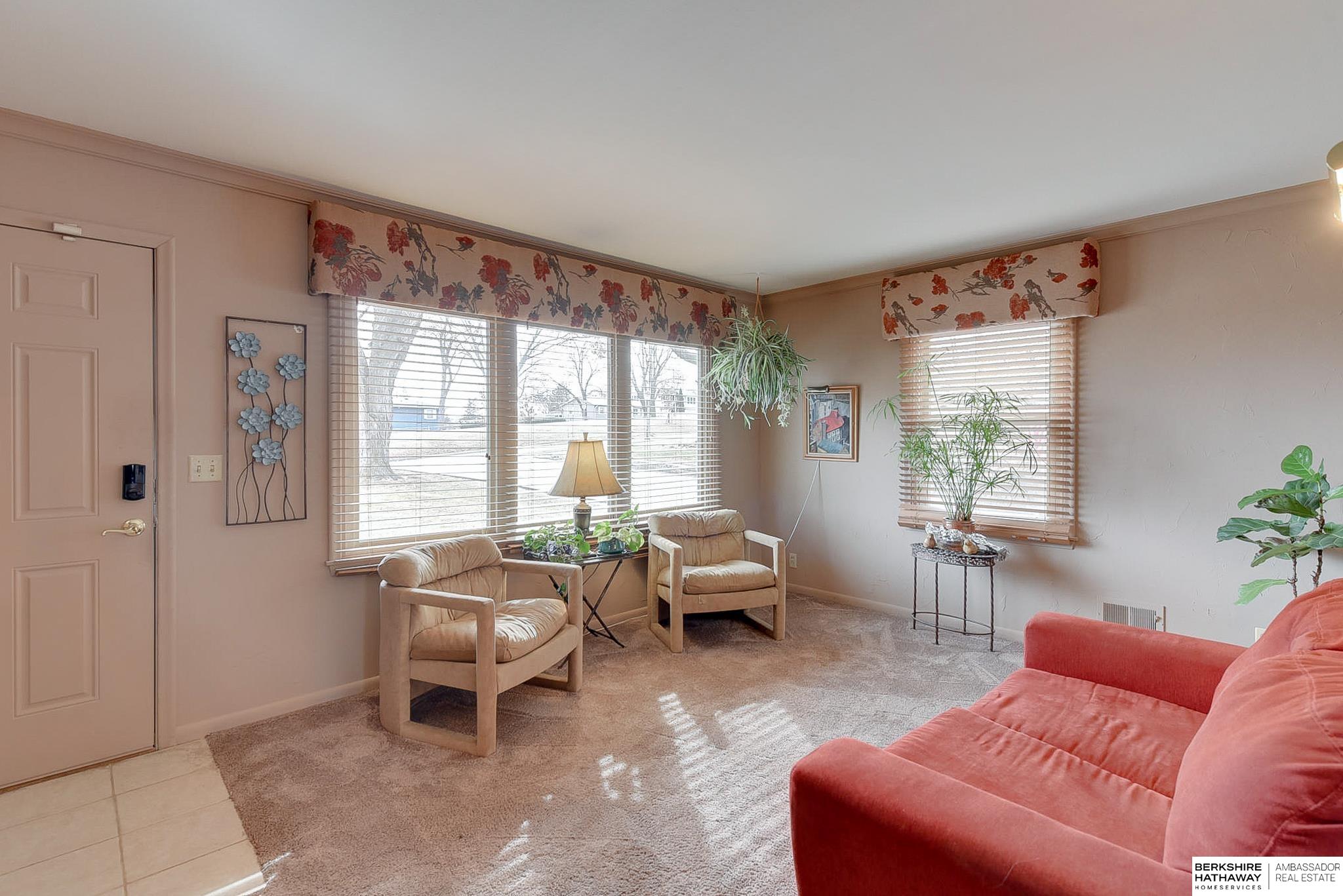 Omaha, Nebraska 68124, United States, 3 Bedrooms Bedrooms, ,2 BathroomsBathrooms,Residential,Pending,16376