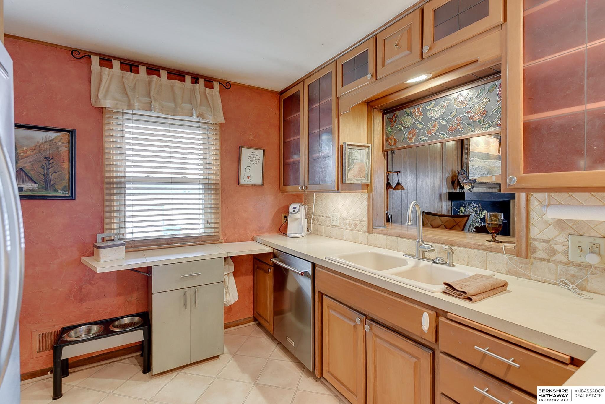 Omaha, Nebraska 68124, United States, 3 Bedrooms Bedrooms, ,2 BathroomsBathrooms,Residential,Pending,16376