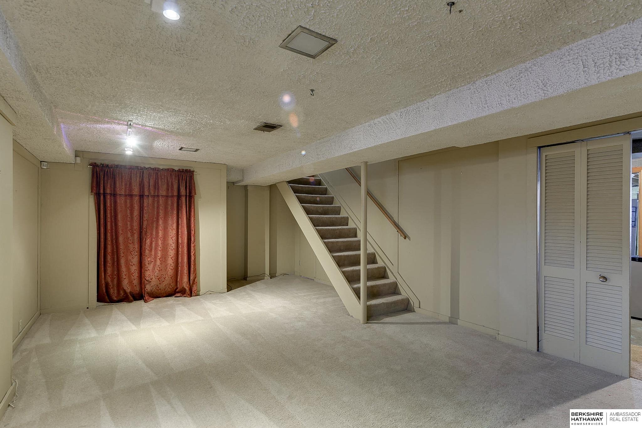 Omaha, Nebraska 68124, United States, 3 Bedrooms Bedrooms, ,2 BathroomsBathrooms,Residential,Pending,16376