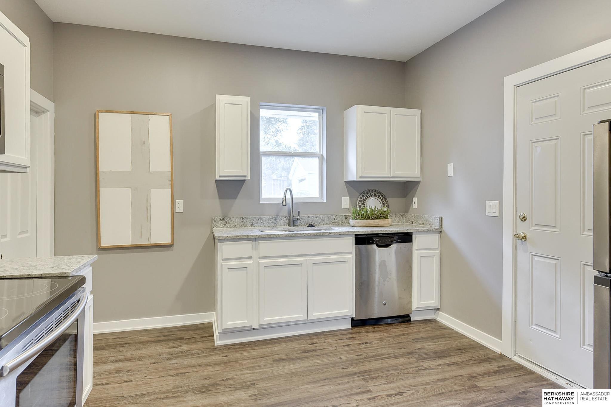 Omaha, Nebraska 68111, United States, 4 Bedrooms Bedrooms, ,1 BathroomBathrooms,Residential,Pending,17154