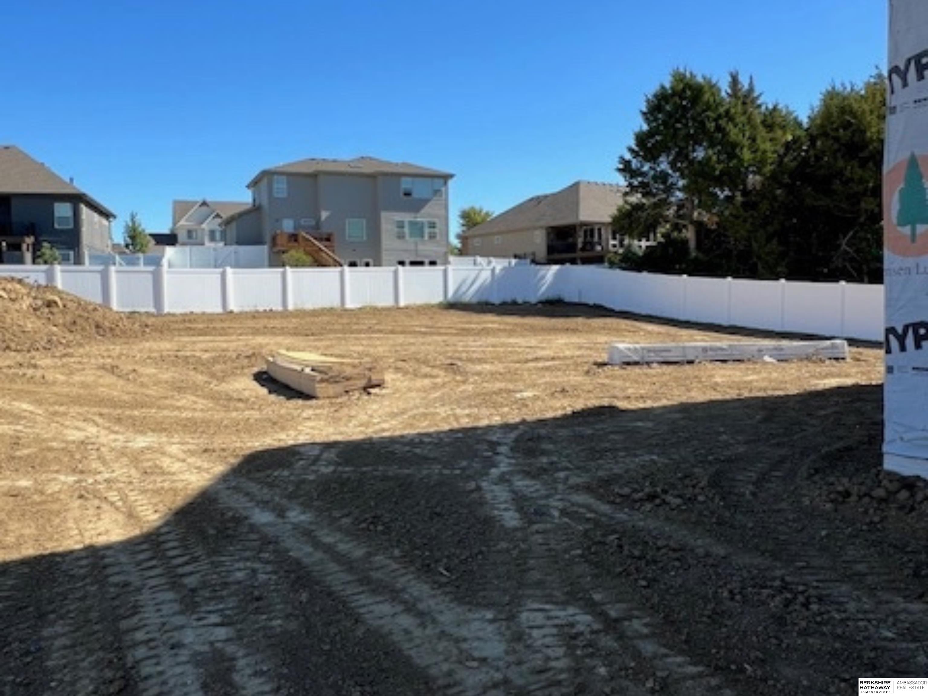 Omaha, Nebraska 68135, United States, 4 Bedrooms Bedrooms, ,3 BathroomsBathrooms,Residential,Pending,56359