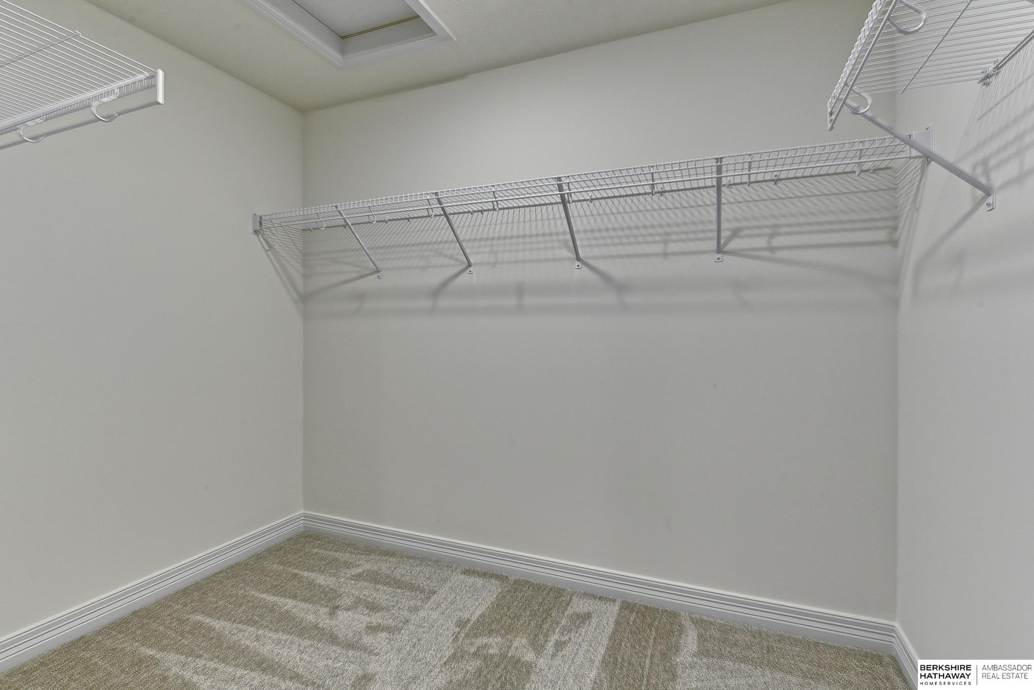 Omaha, Nebraska 68135, United States, 4 Bedrooms Bedrooms, ,3 BathroomsBathrooms,Residential,Pending,56359