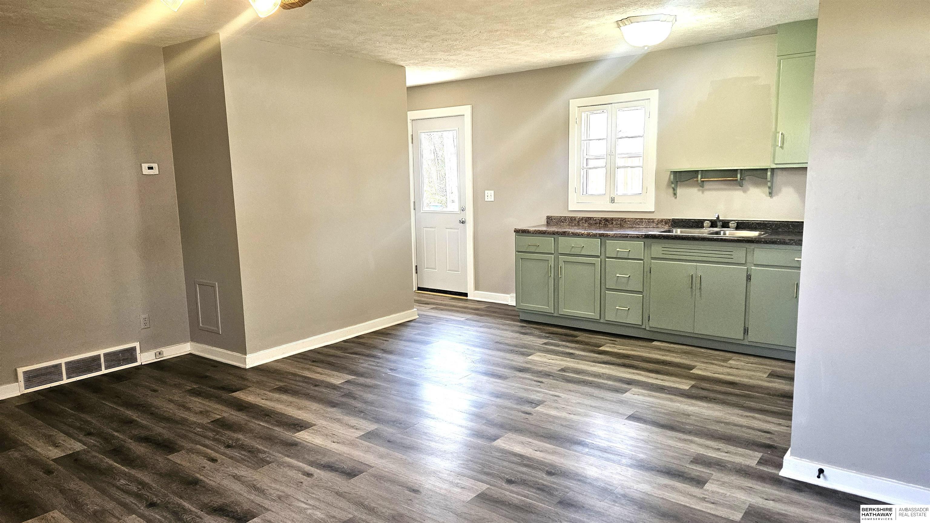 Wahoo, Nebraska 68066, United States, 2 Bedrooms Bedrooms, ,1 BathroomBathrooms,Residential,Pending,110459