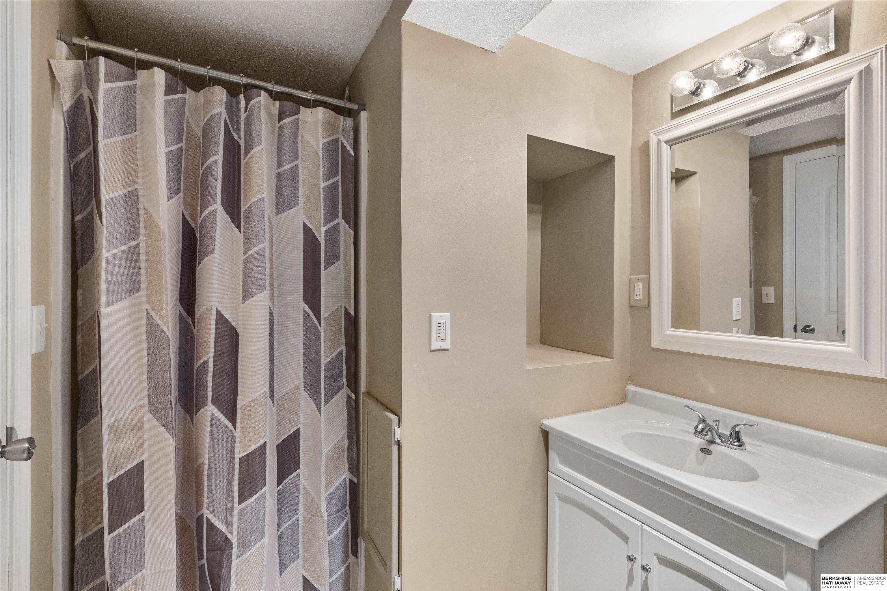 Plattsmouth, Nebraska 68048, United States, 3 Bedrooms Bedrooms, ,2 BathroomsBathrooms,Residential,Pending,91209