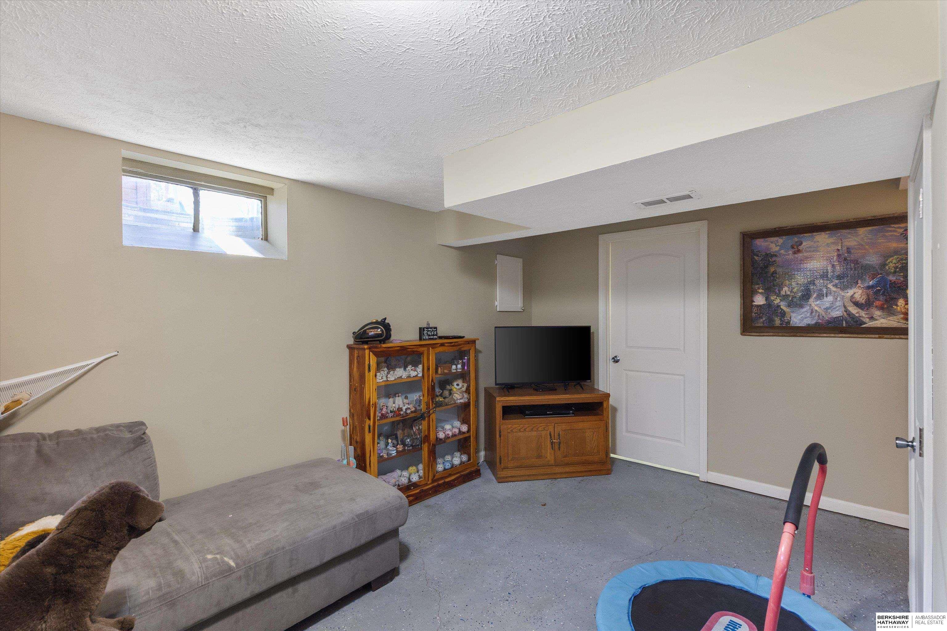 Plattsmouth, Nebraska 68048, United States, 3 Bedrooms Bedrooms, ,2 BathroomsBathrooms,Residential,Pending,91209