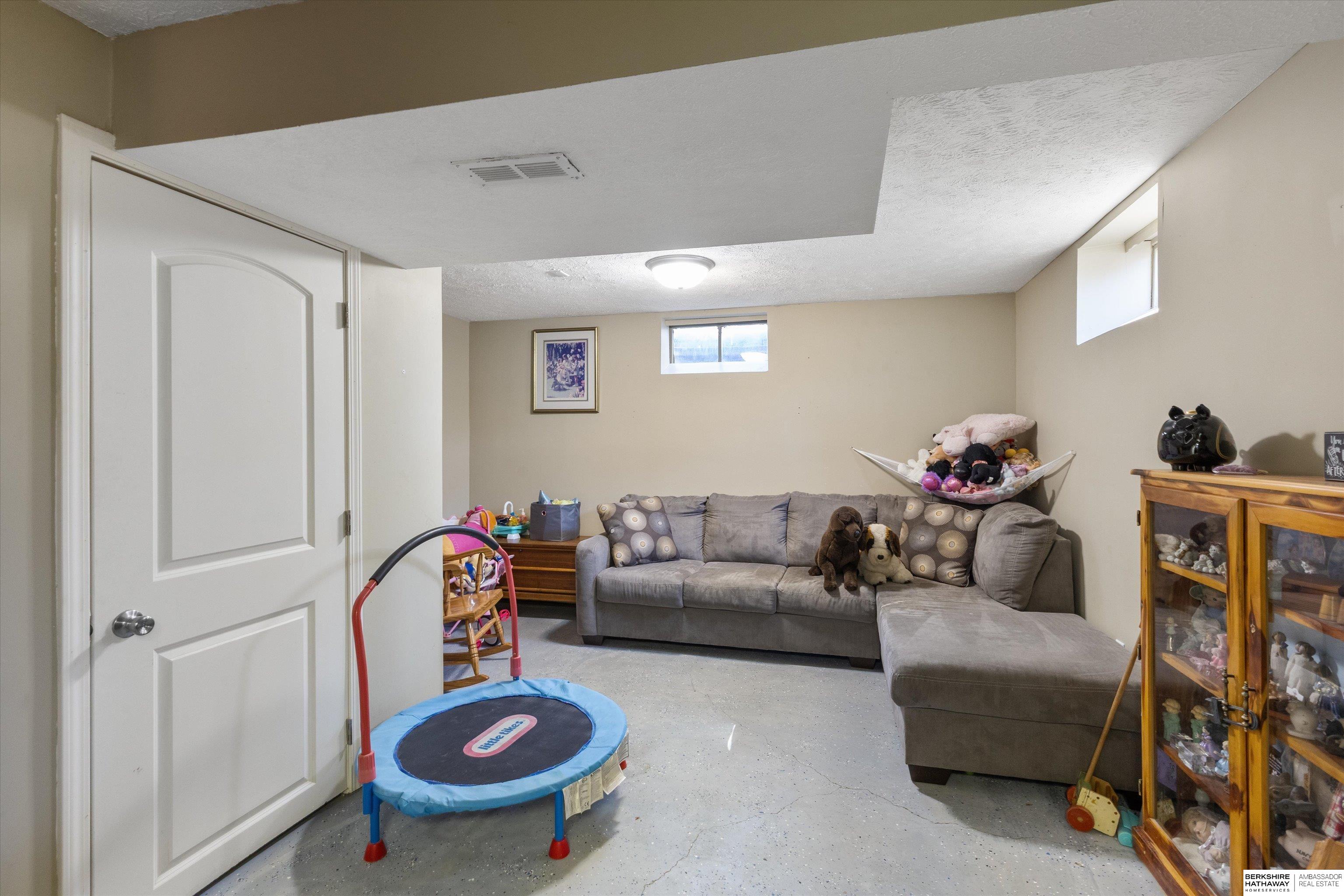 Plattsmouth, Nebraska 68048, United States, 3 Bedrooms Bedrooms, ,2 BathroomsBathrooms,Residential,Pending,91209