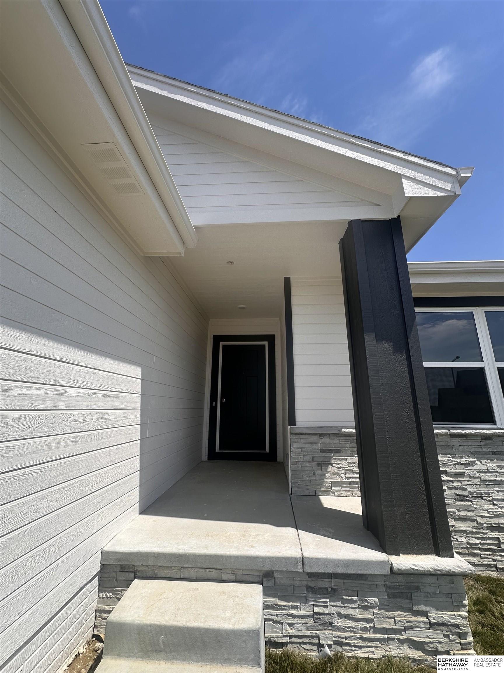 Bennington, Nebraska 68007, United States, 2 Bedrooms Bedrooms, ,2 BathroomsBathrooms,Residential,Active,49025