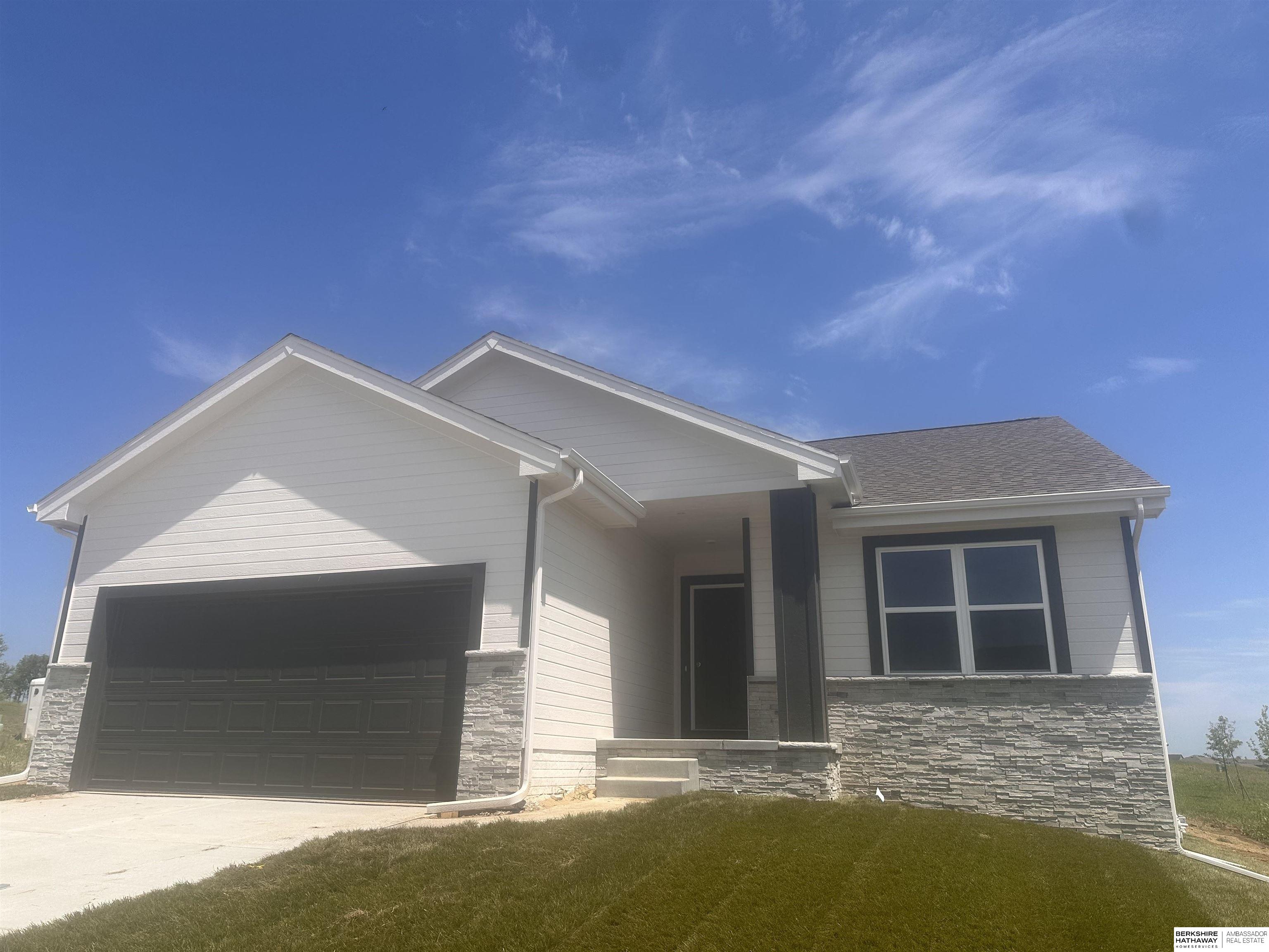 Bennington, Nebraska 68007, United States, 2 Bedrooms Bedrooms, ,2 BathroomsBathrooms,Residential,Active,49025