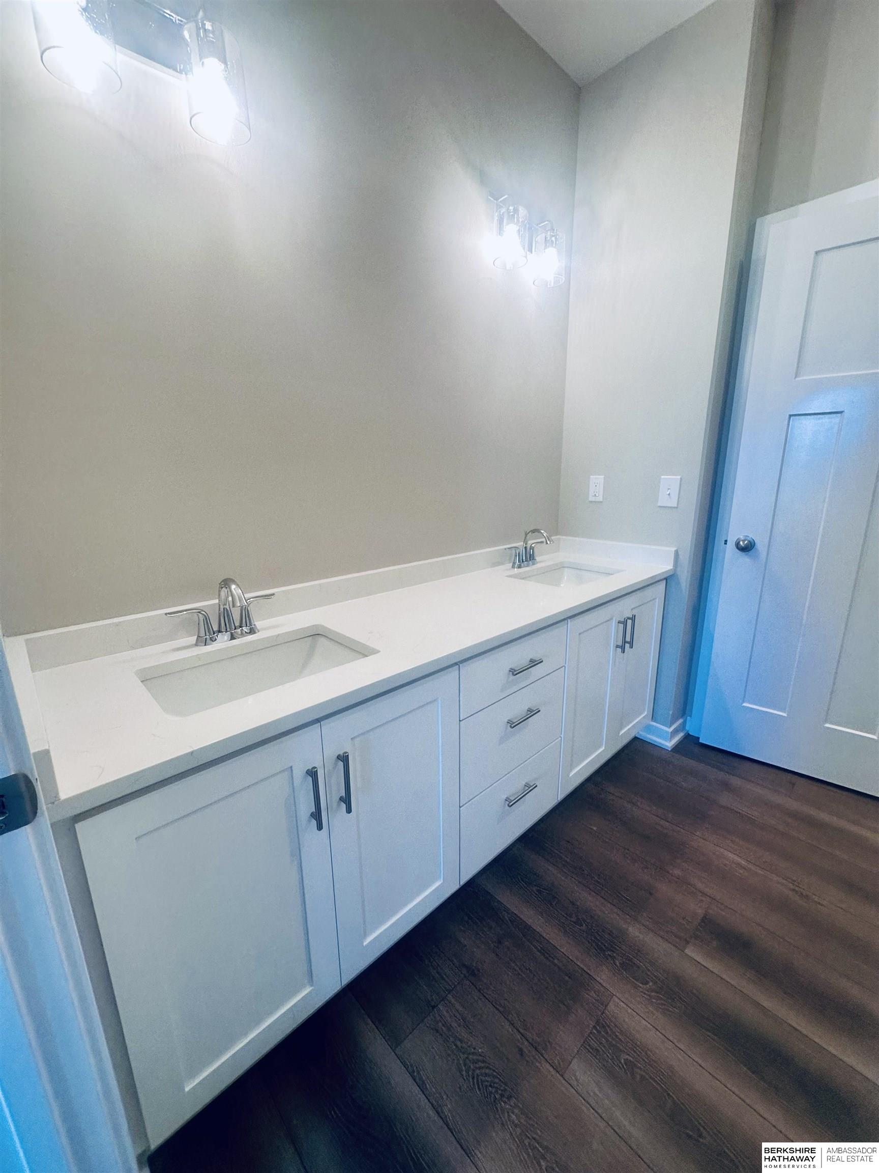 Bennington, Nebraska 68007, United States, 2 Bedrooms Bedrooms, ,2 BathroomsBathrooms,Residential,Active,49025