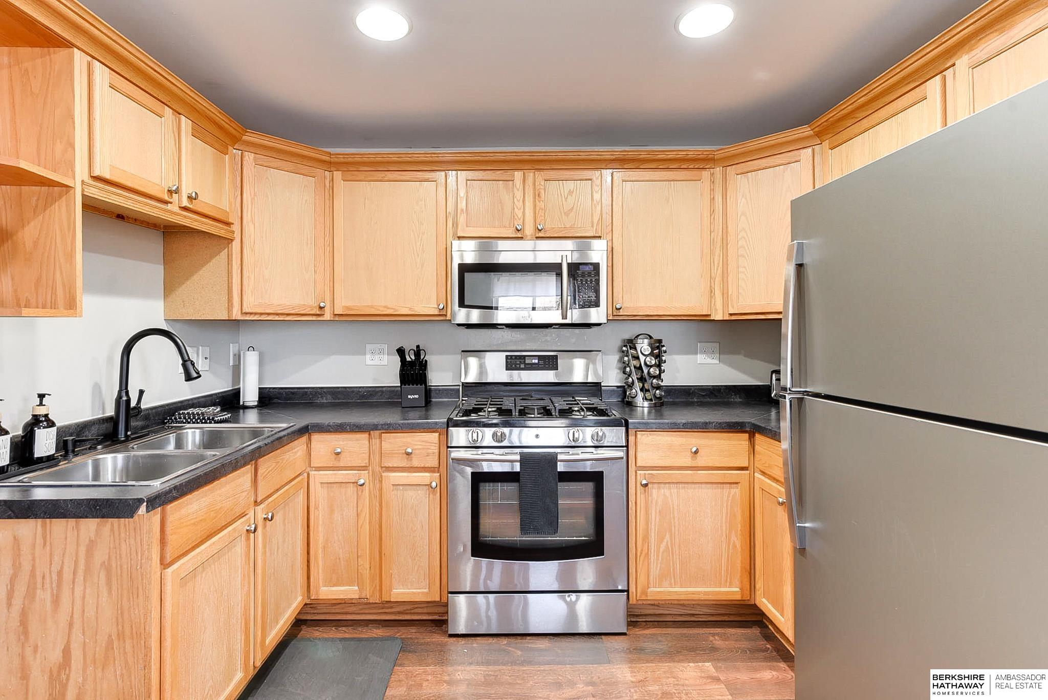 Omaha, Nebraska 68105, United States, 2 Bedrooms Bedrooms, ,1 BathroomBathrooms,Residential,Pending,88994