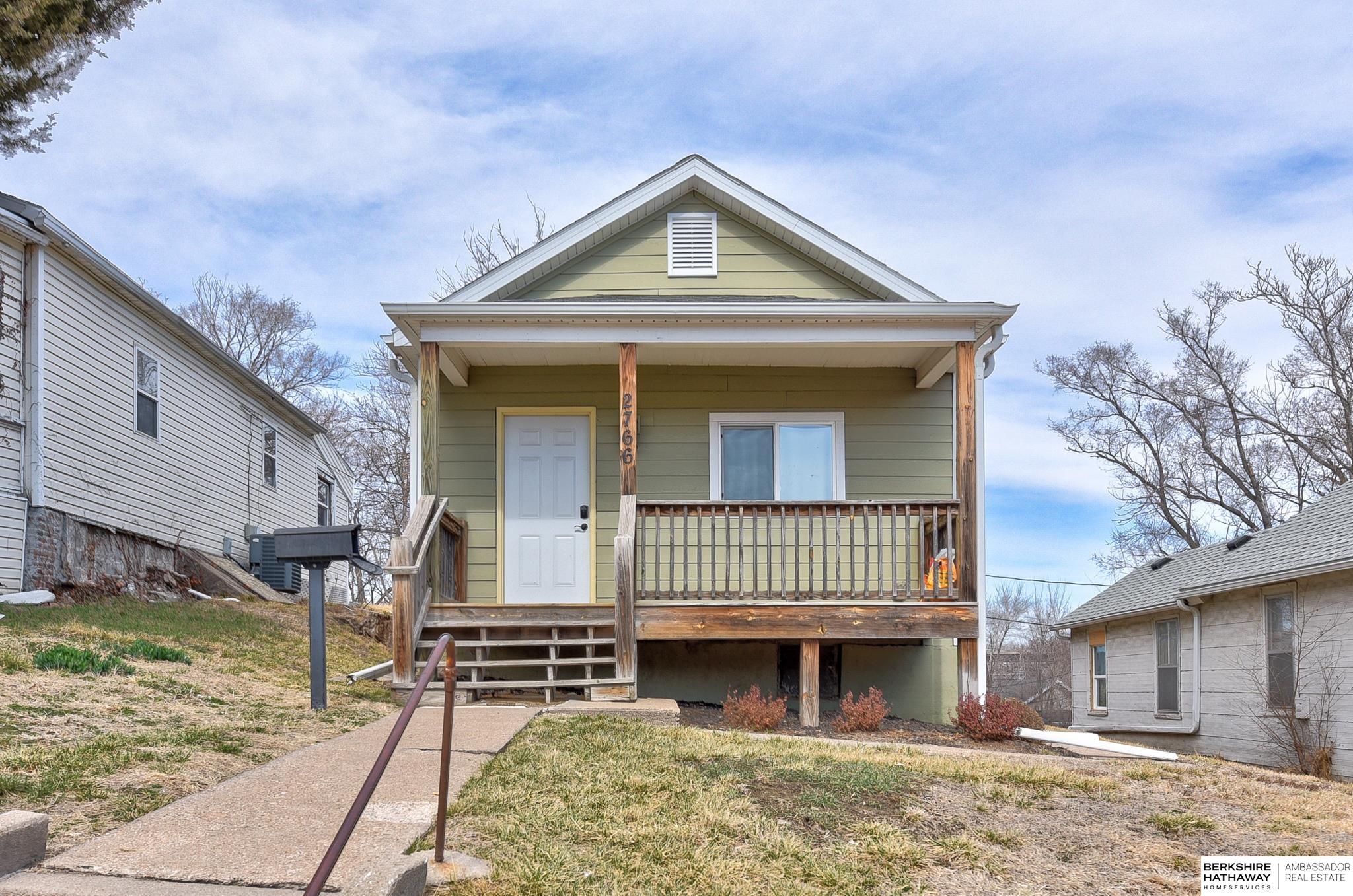 Omaha, Nebraska 68105, United States, 2 Bedrooms Bedrooms, ,1 BathroomBathrooms,Residential,Pending,88994