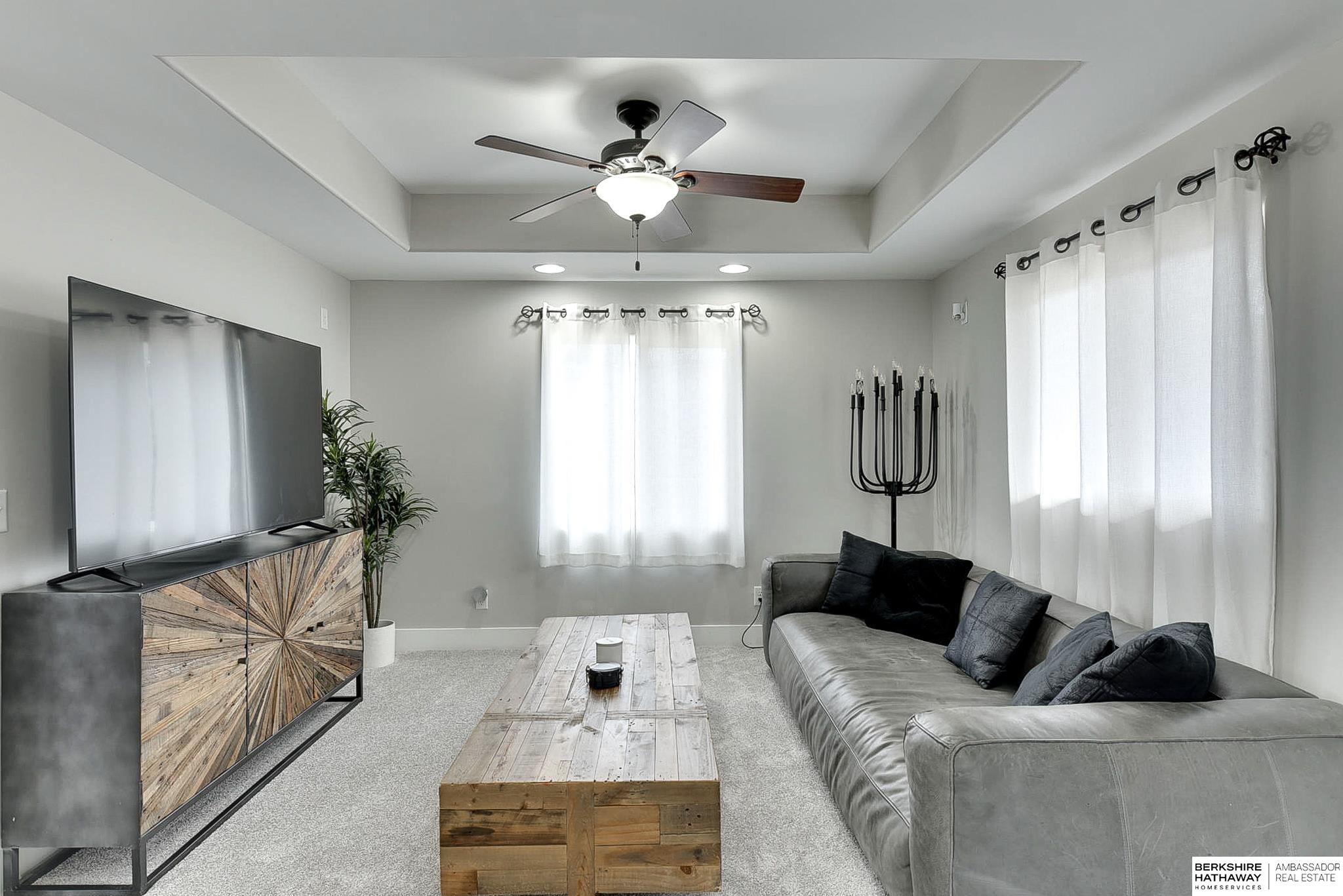 Omaha, Nebraska 68105, United States, 2 Bedrooms Bedrooms, ,1 BathroomBathrooms,Residential,Pending,88994