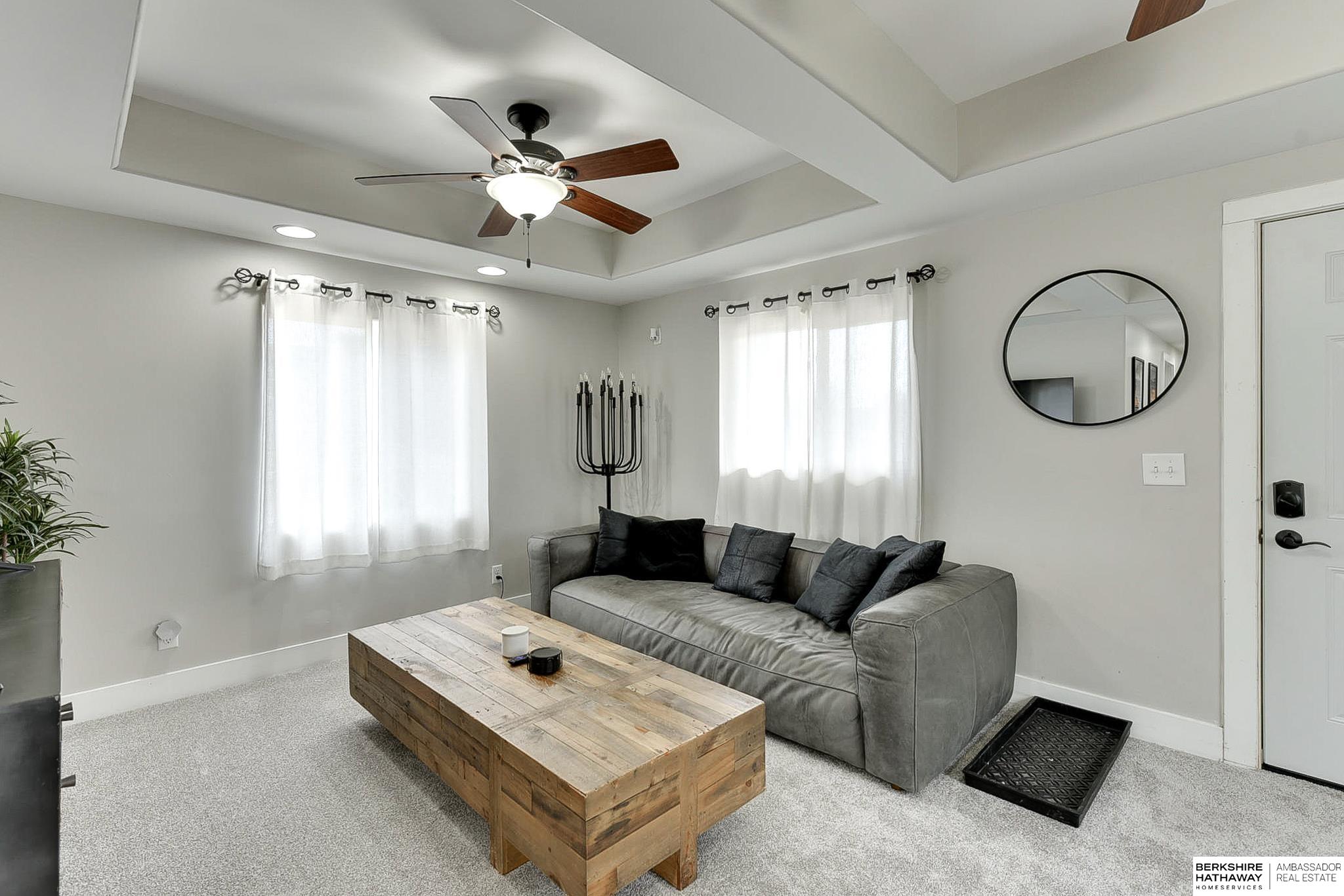 Omaha, Nebraska 68105, United States, 2 Bedrooms Bedrooms, ,1 BathroomBathrooms,Residential,Pending,88994