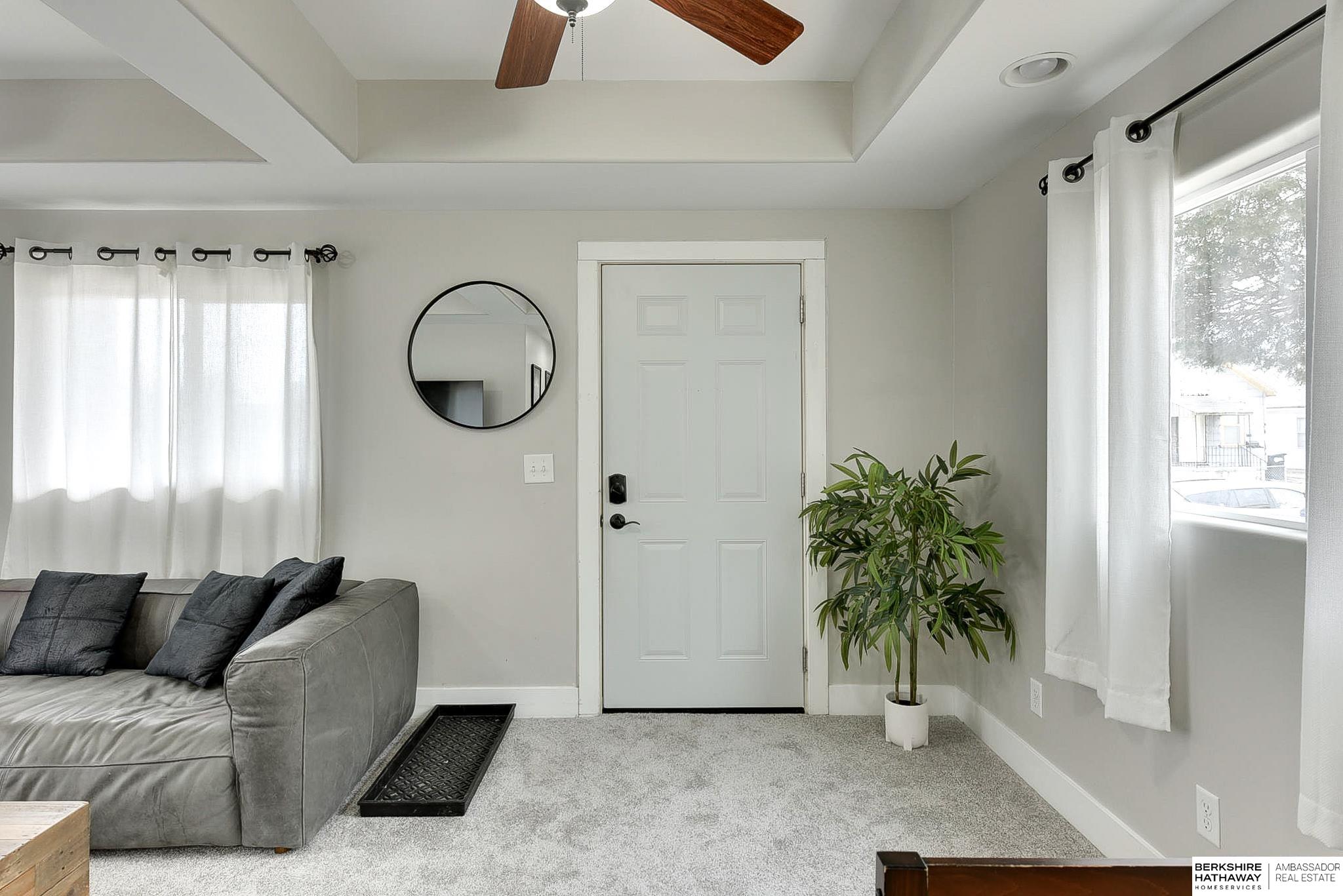 Omaha, Nebraska 68105, United States, 2 Bedrooms Bedrooms, ,1 BathroomBathrooms,Residential,Pending,88994