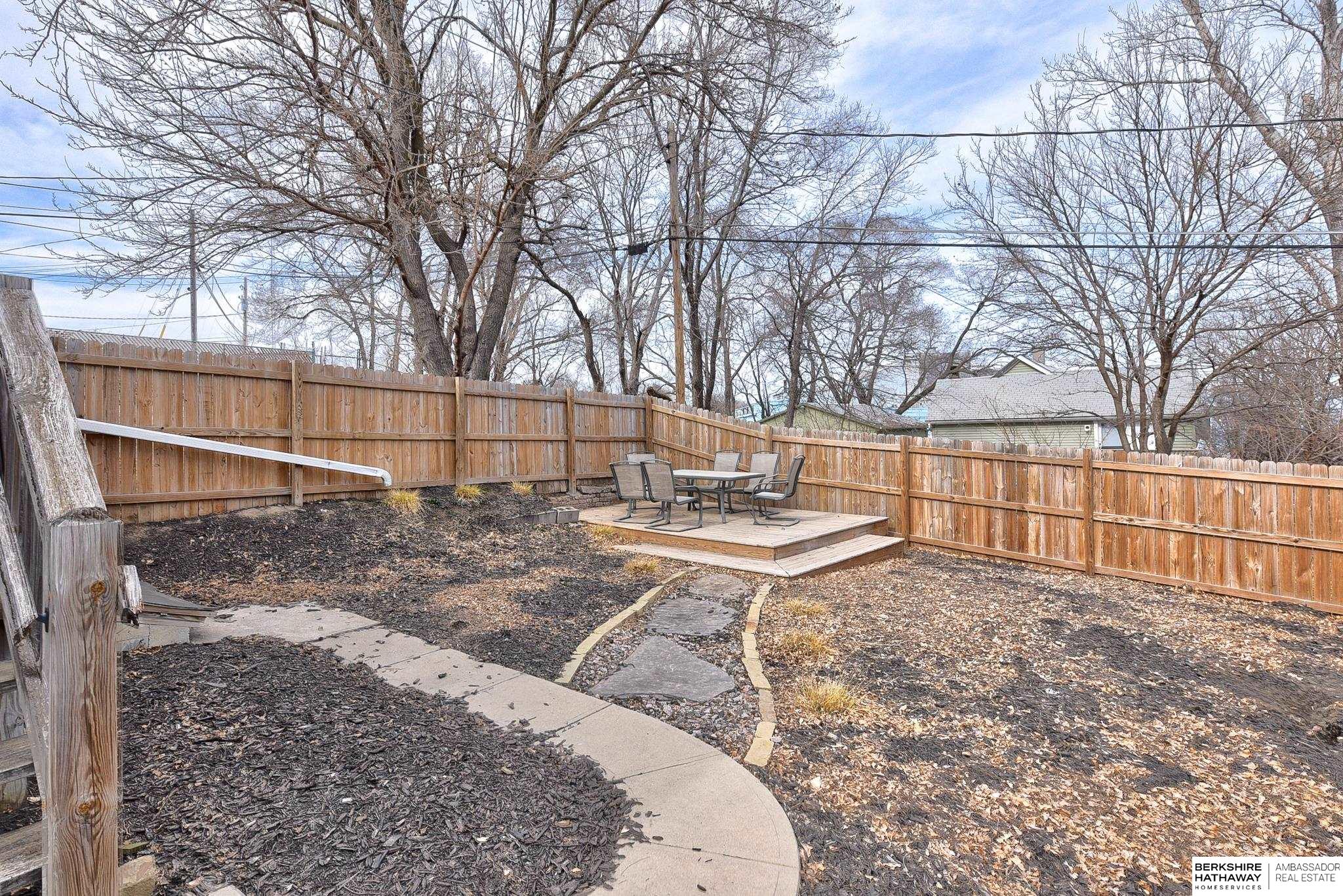 Omaha, Nebraska 68105, United States, 2 Bedrooms Bedrooms, ,1 BathroomBathrooms,Residential,Pending,88994