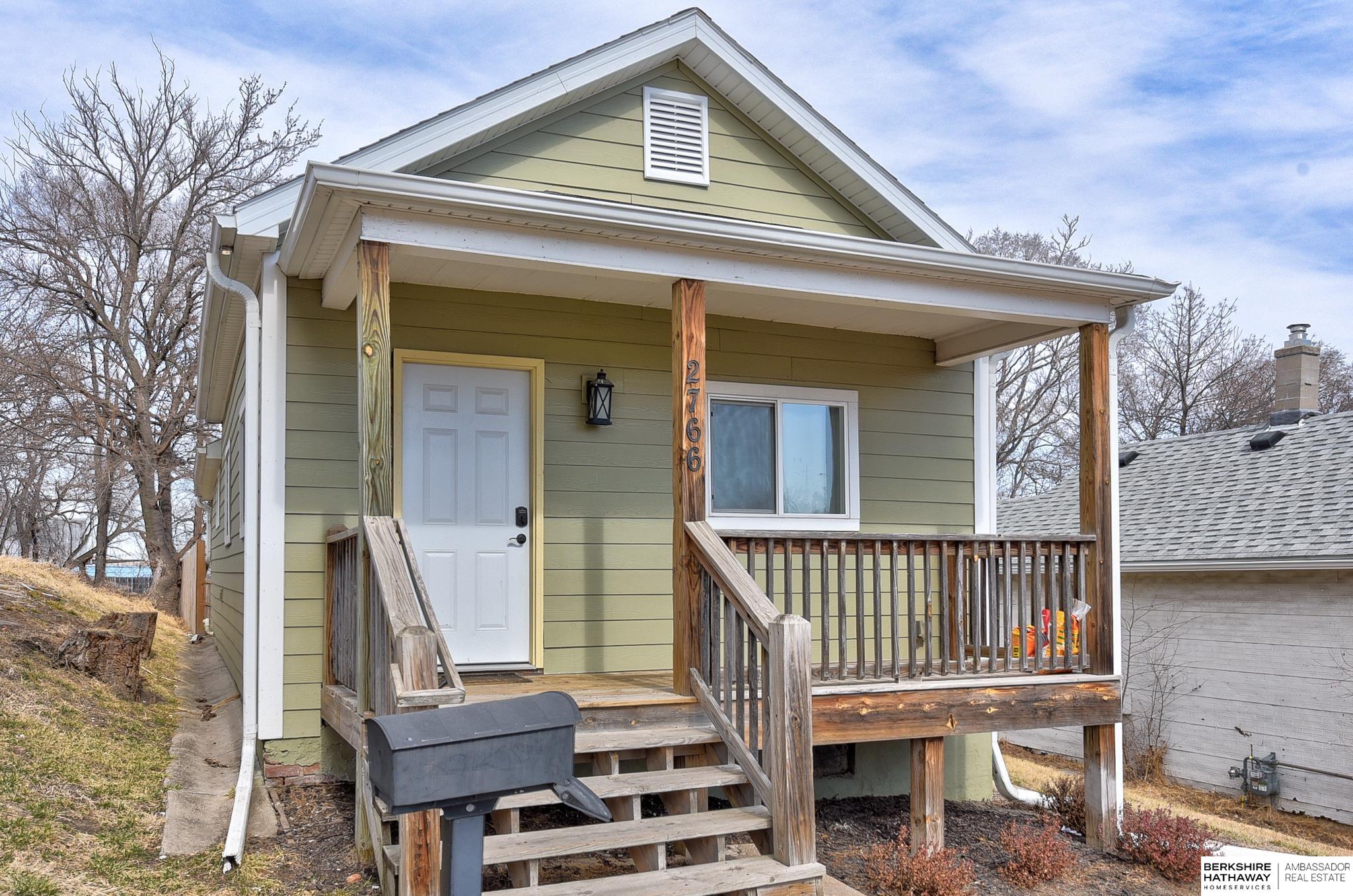 Omaha, Nebraska 68105, United States, 2 Bedrooms Bedrooms, ,1 BathroomBathrooms,Residential,Pending,88994