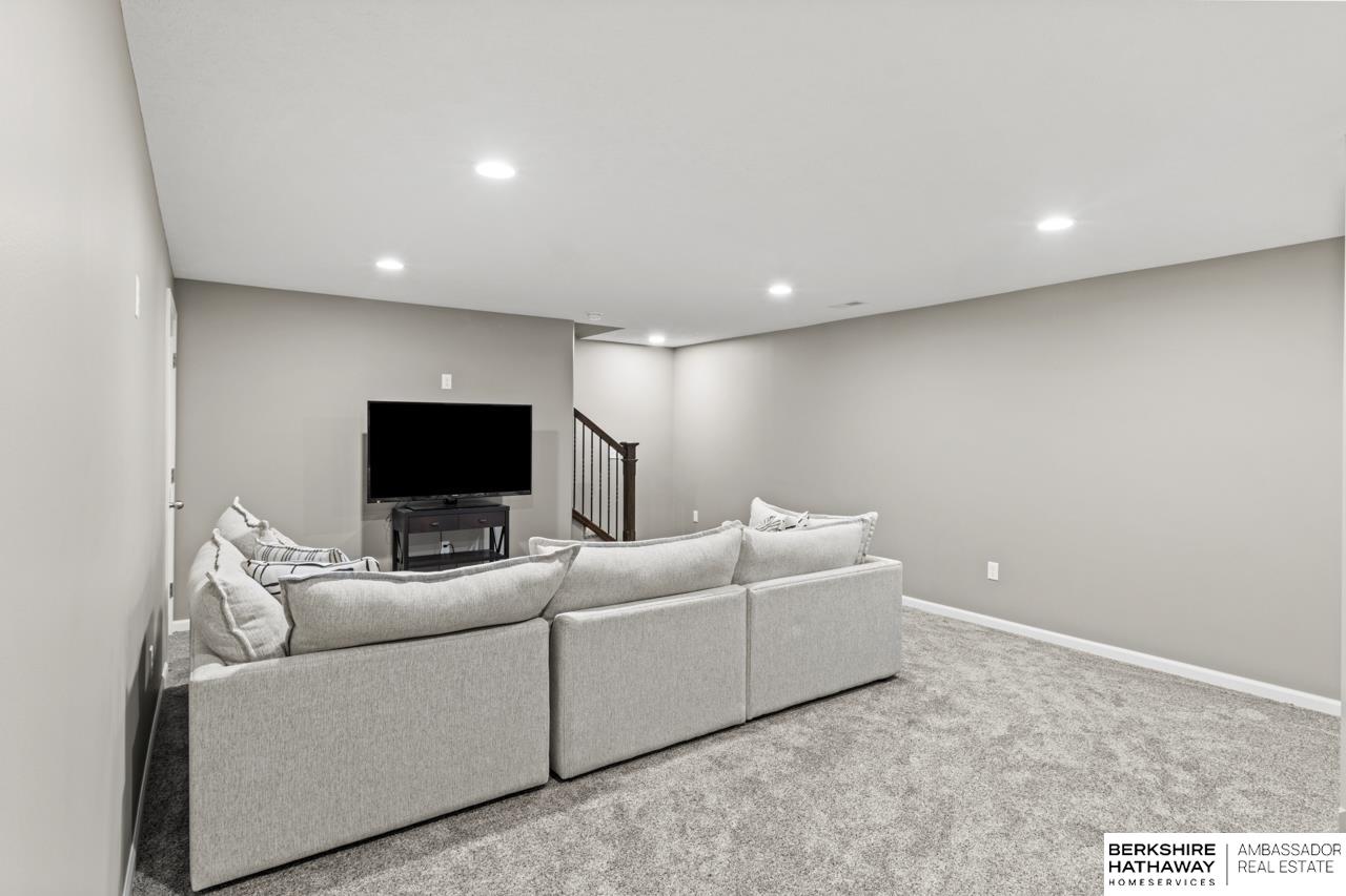 Omaha, Nebraska 68022, United States, 5 Bedrooms Bedrooms, ,4 BathroomsBathrooms,Residential,Active,92520