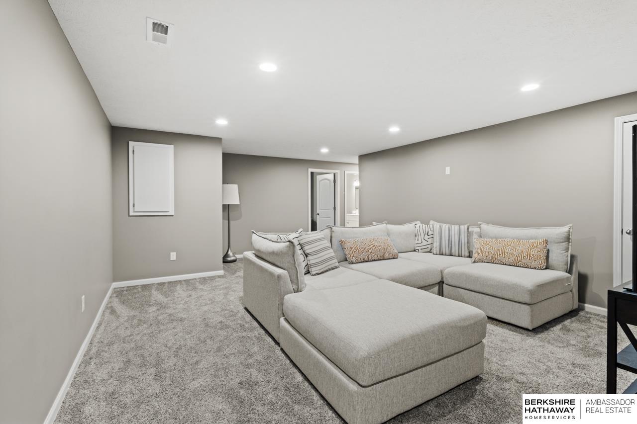 Omaha, Nebraska 68022, United States, 5 Bedrooms Bedrooms, ,4 BathroomsBathrooms,Residential,Active,92520