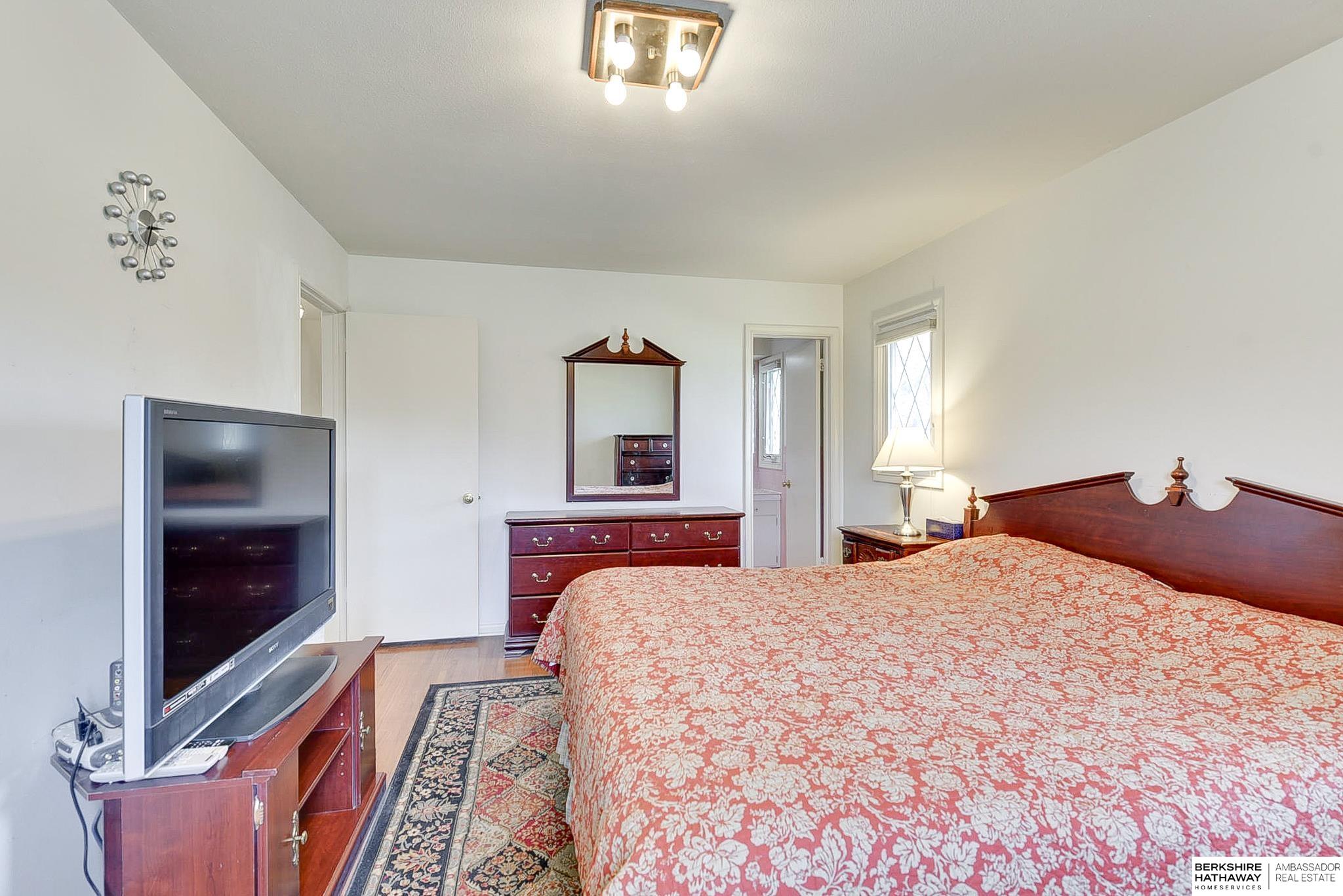 Omaha, Nebraska 68124, United States, 4 Bedrooms Bedrooms, ,3 BathroomsBathrooms,Residential,Pending,107005