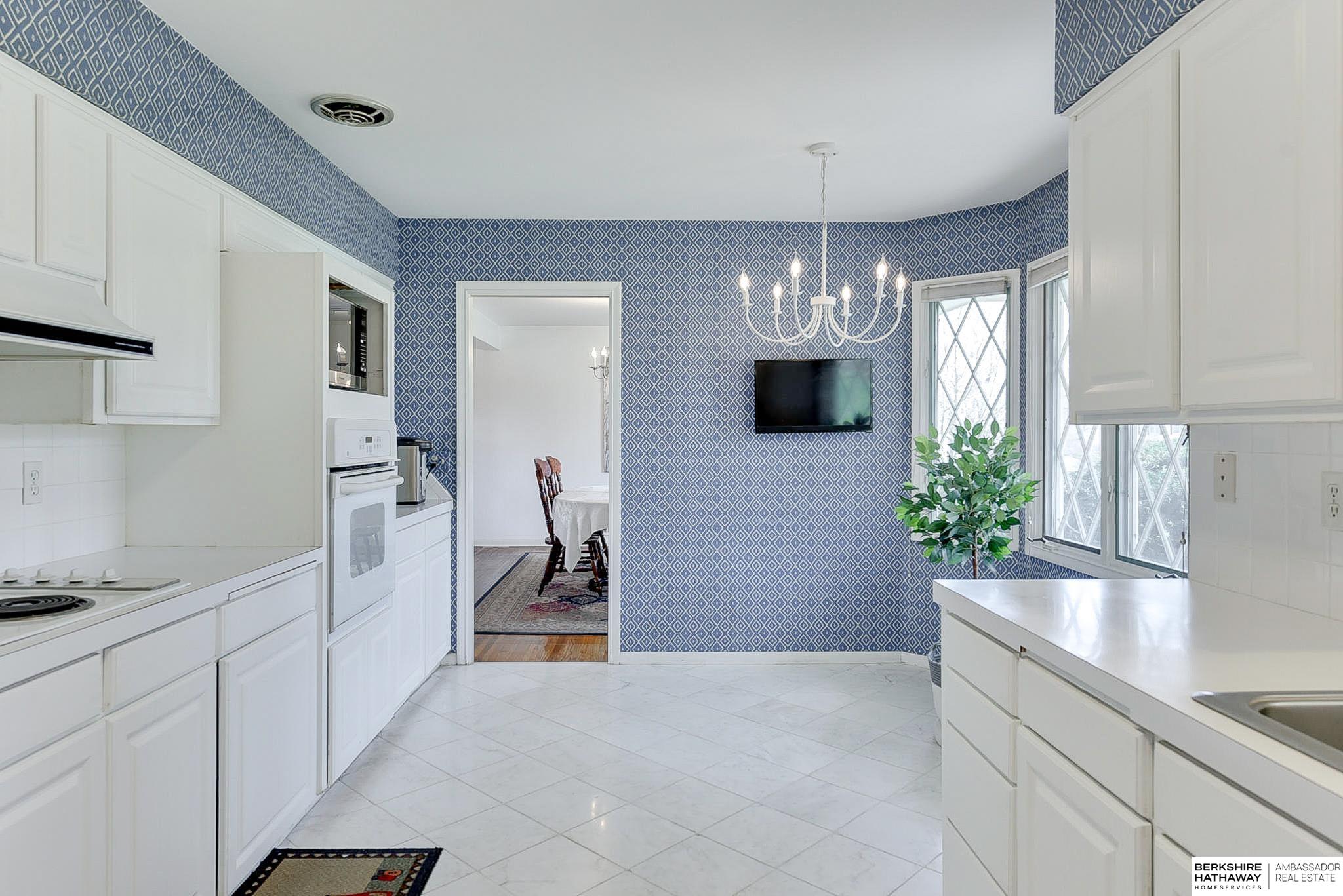 Omaha, Nebraska 68124, United States, 4 Bedrooms Bedrooms, ,3 BathroomsBathrooms,Residential,Pending,107005