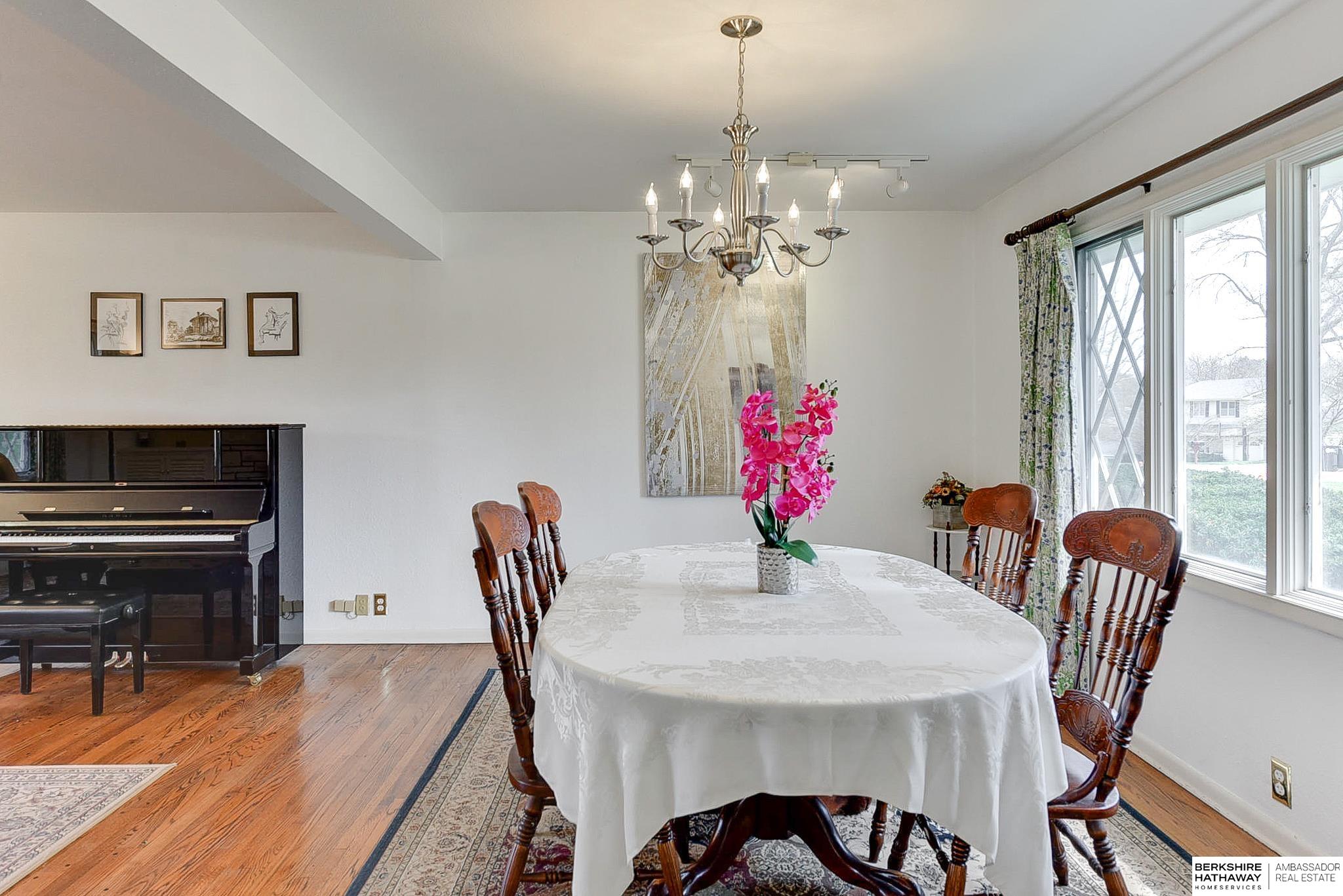 Omaha, Nebraska 68124, United States, 4 Bedrooms Bedrooms, ,3 BathroomsBathrooms,Residential,Pending,107005