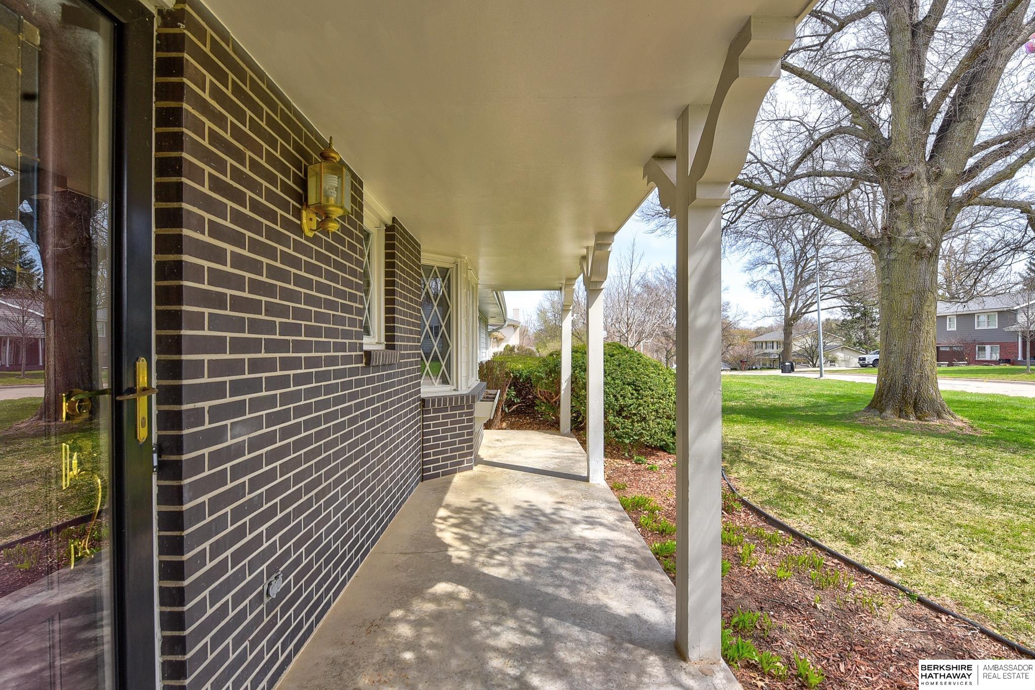 Omaha, Nebraska 68124, United States, 4 Bedrooms Bedrooms, ,3 BathroomsBathrooms,Residential,Pending,107005