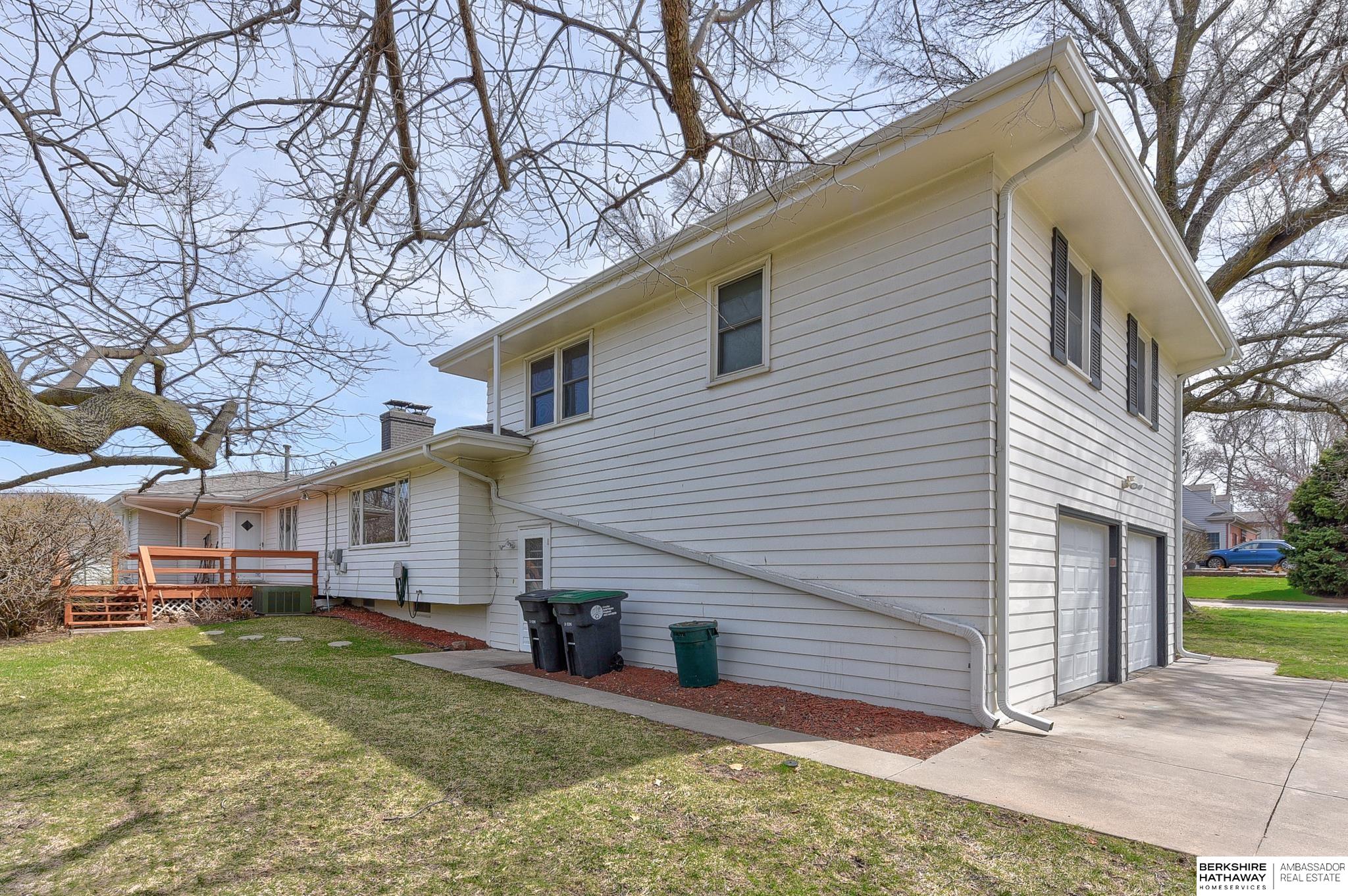 Omaha, Nebraska 68124, United States, 4 Bedrooms Bedrooms, ,3 BathroomsBathrooms,Residential,Pending,107005