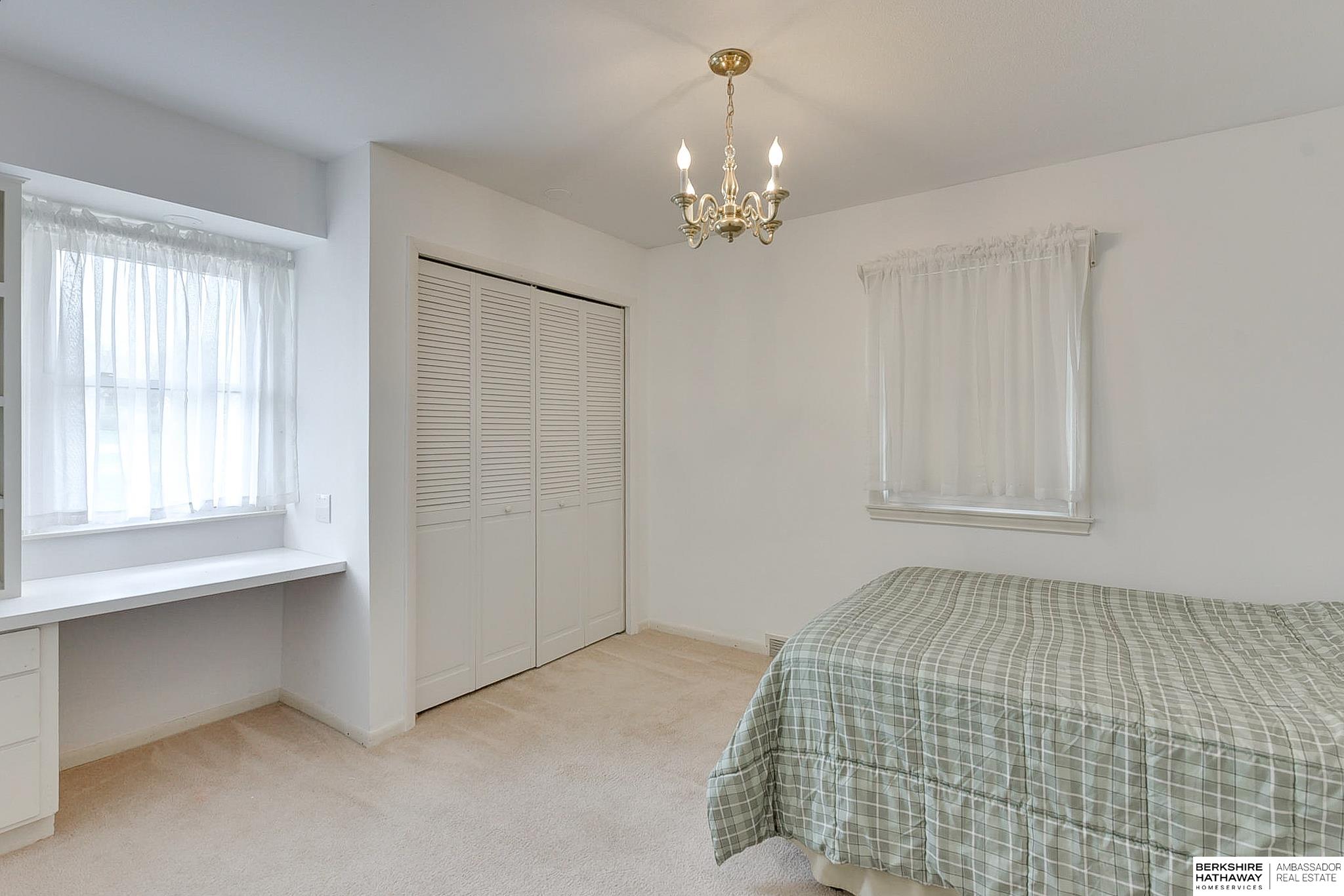 Omaha, Nebraska 68124, United States, 4 Bedrooms Bedrooms, ,3 BathroomsBathrooms,Residential,Pending,107005