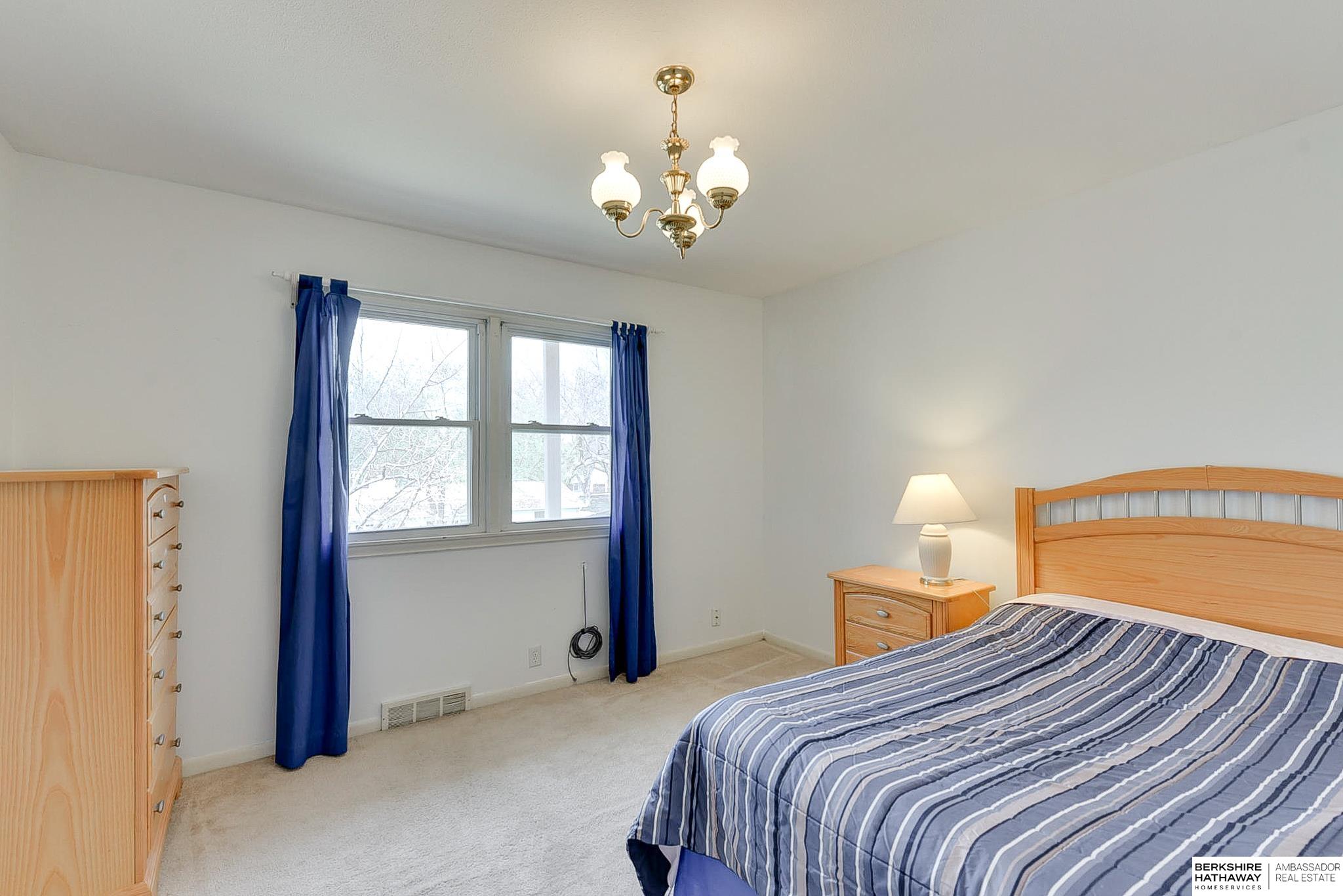 Omaha, Nebraska 68124, United States, 4 Bedrooms Bedrooms, ,3 BathroomsBathrooms,Residential,Pending,107005