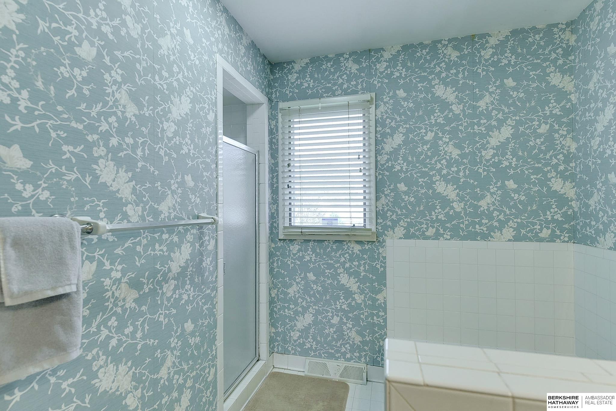 Omaha, Nebraska 68124, United States, 4 Bedrooms Bedrooms, ,3 BathroomsBathrooms,Residential,Pending,107005