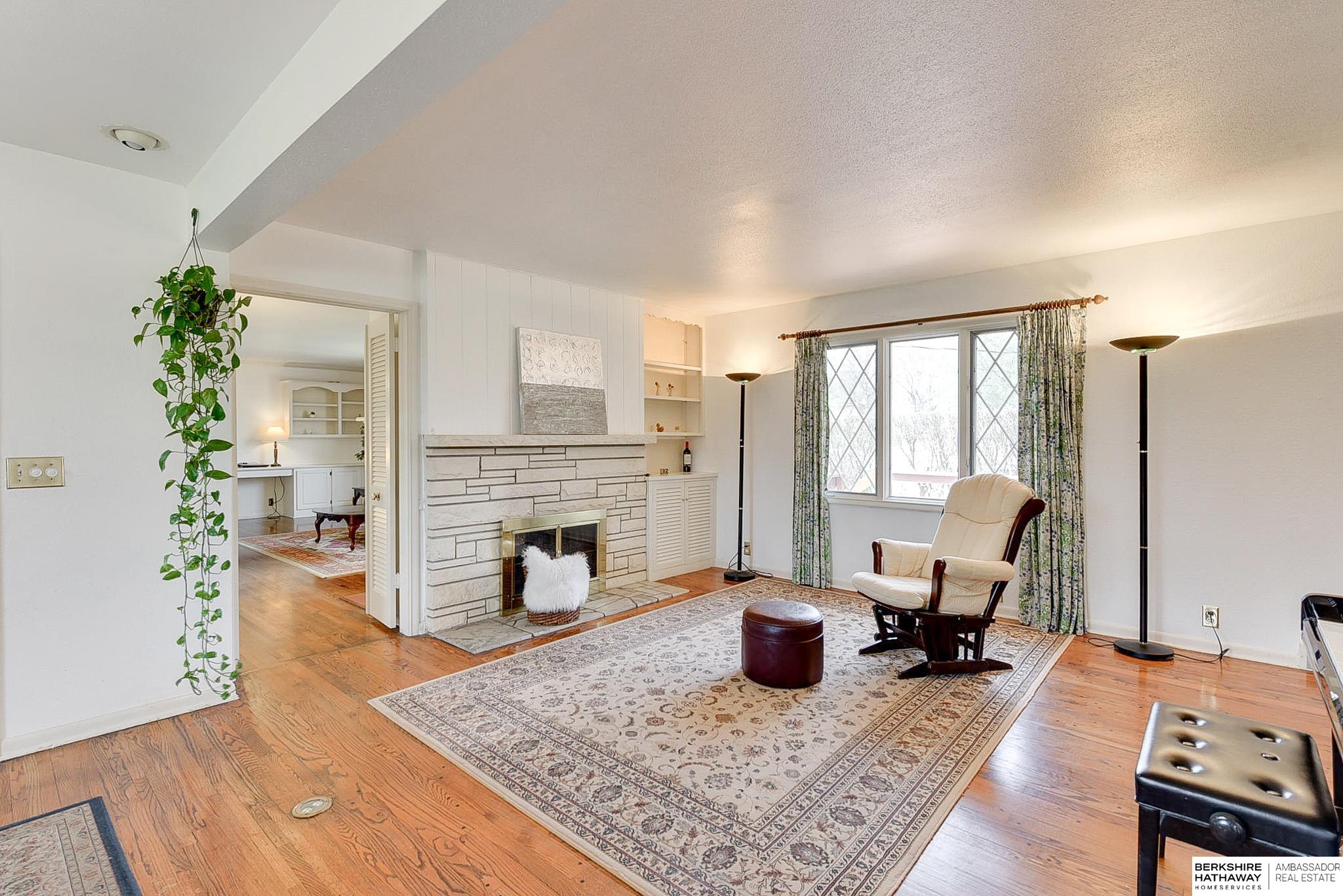 Omaha, Nebraska 68124, United States, 4 Bedrooms Bedrooms, ,3 BathroomsBathrooms,Residential,Pending,107005